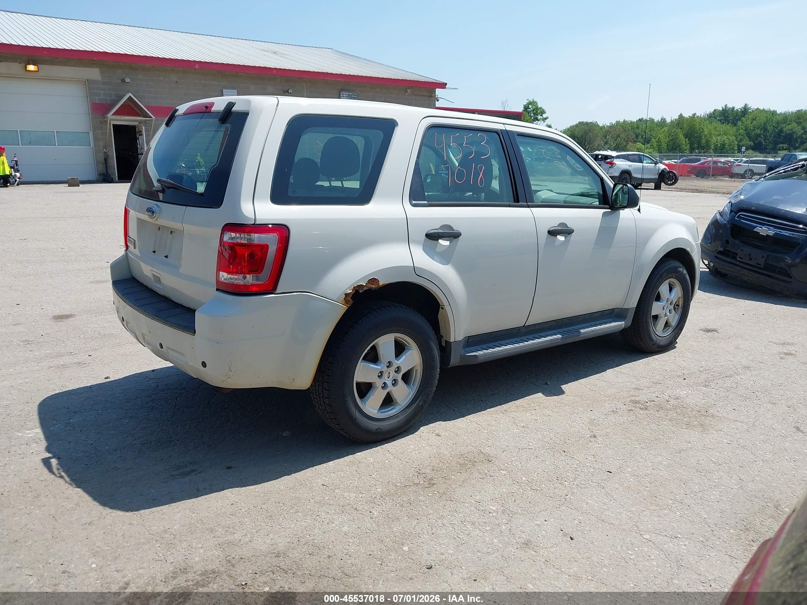 2012 Ford Escape Xls White vin: 1FMCU9C75CKB93538