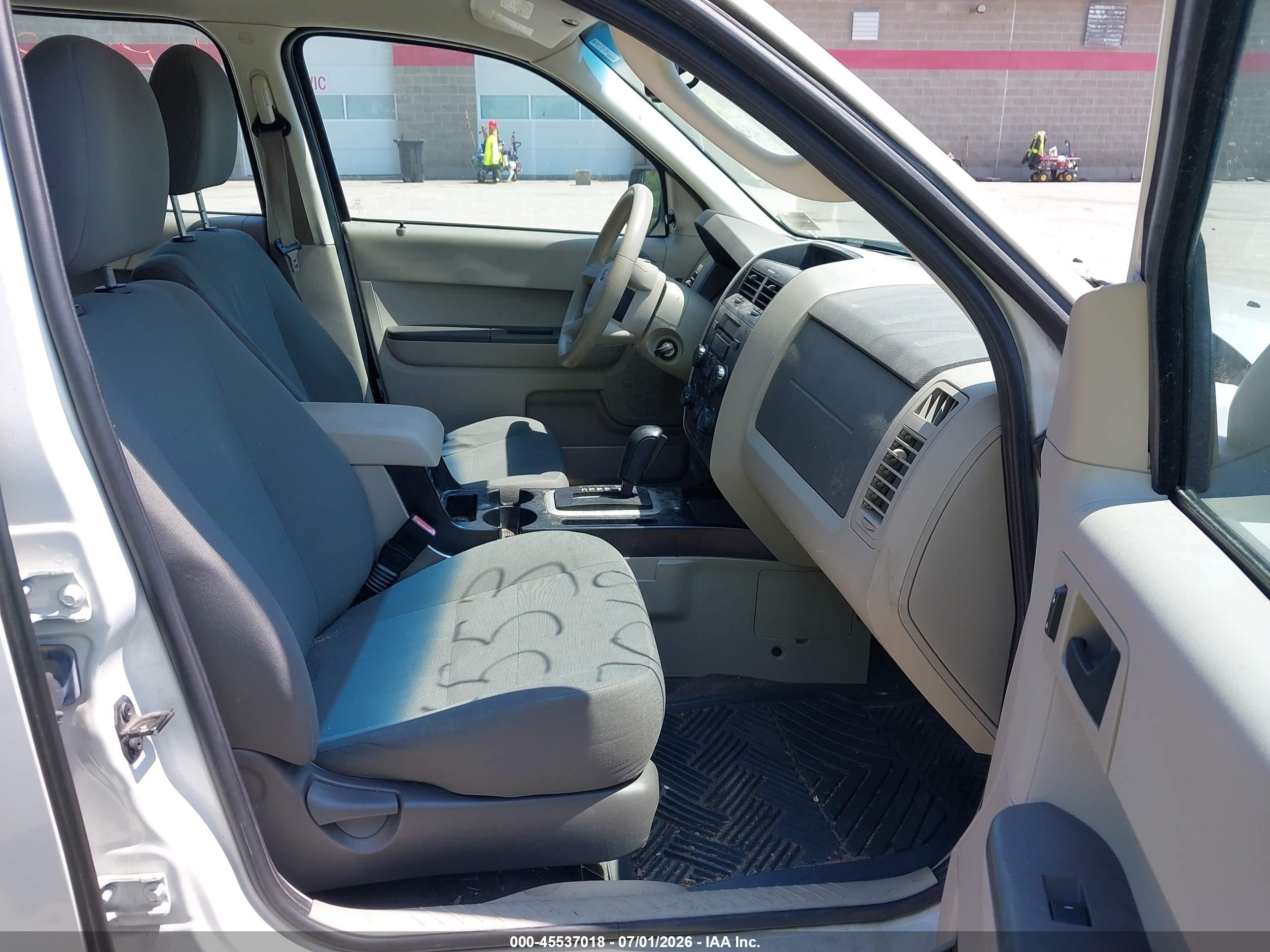 2012 Ford Escape Xls White vin: 1FMCU9C75CKB93538