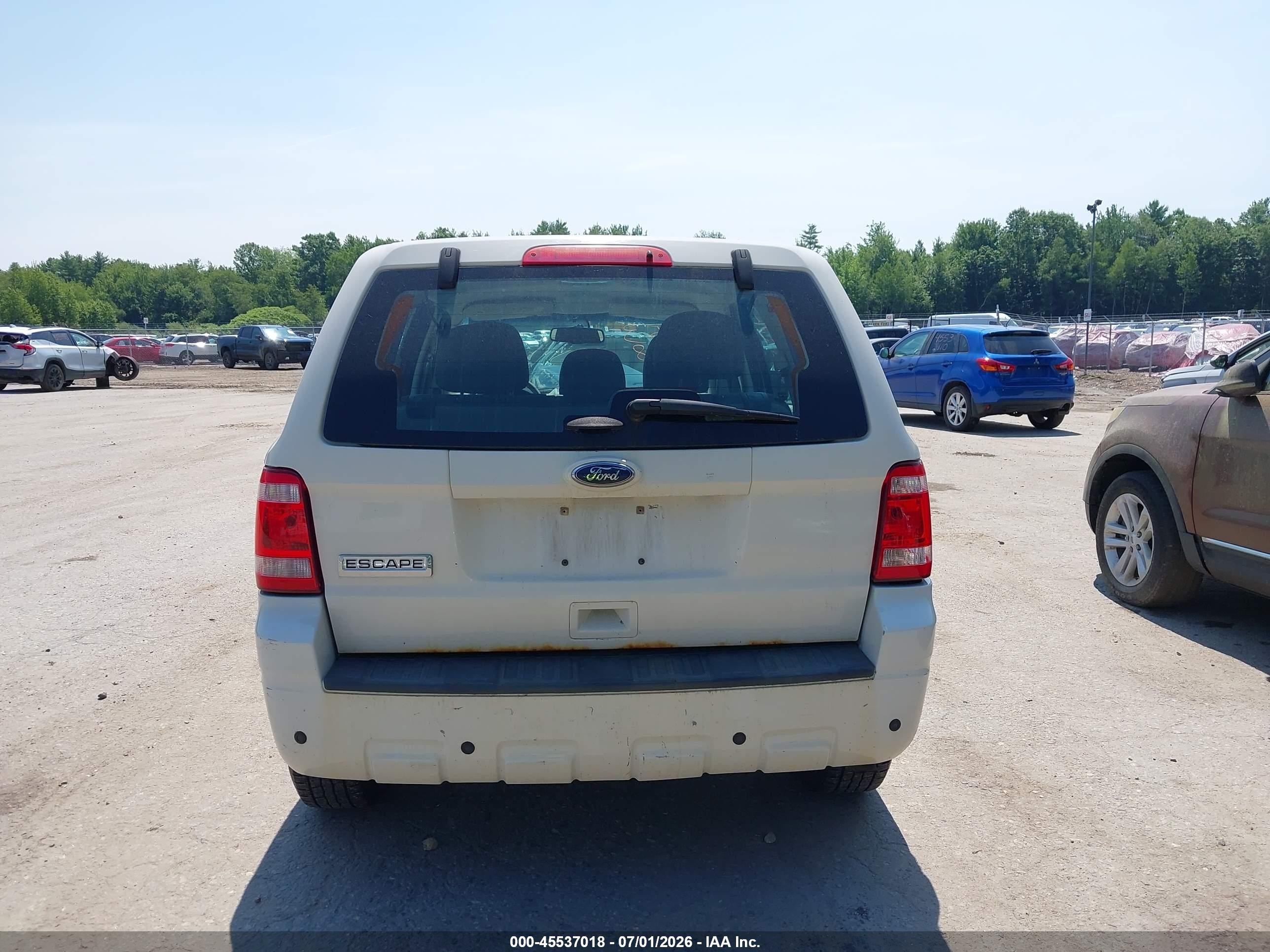 2012 Ford Escape Xls White vin: 1FMCU9C75CKB93538