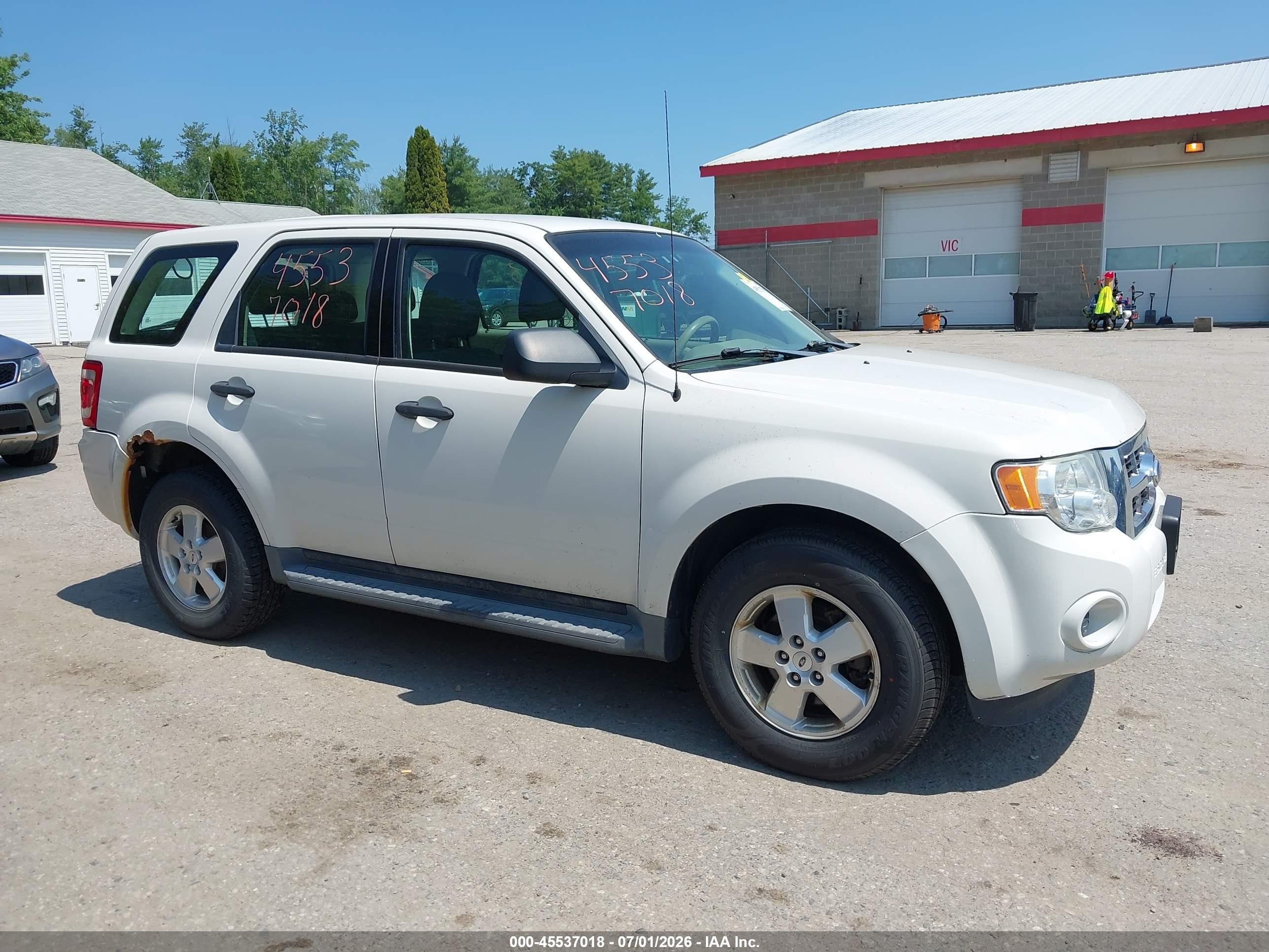 2012 Ford Escape Xls White vin: 1FMCU9C75CKB93538