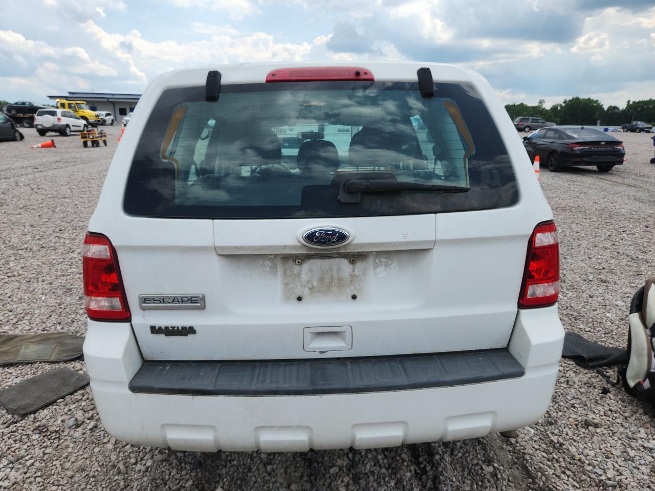 2011 Ford Escape Xls White vin: 1FMCU9C76BKA38964