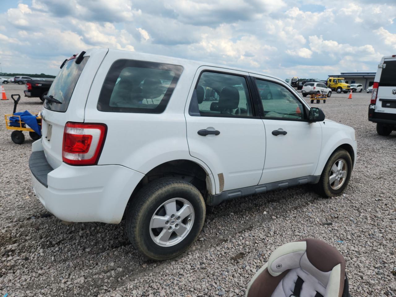 2011 Ford Escape Xls White vin: 1FMCU9C76BKA38964