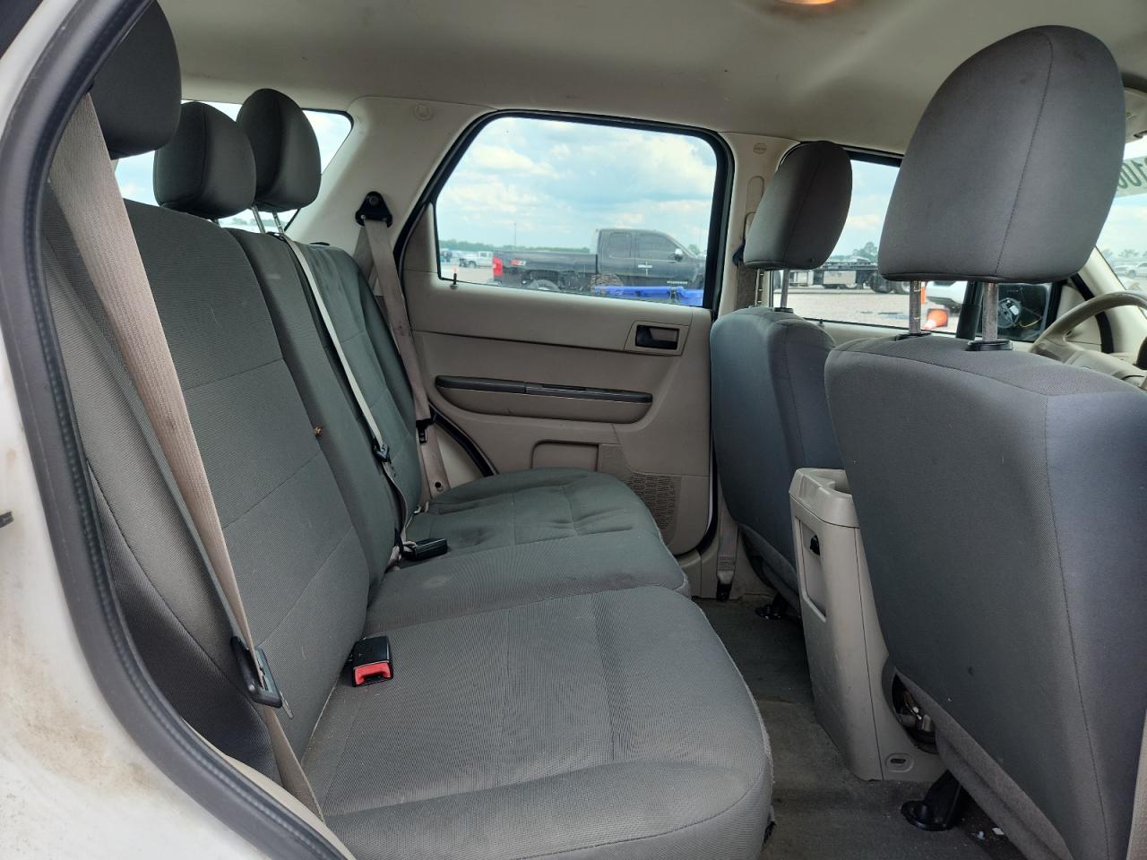 2011 Ford Escape Xls White vin: 1FMCU9C76BKA38964