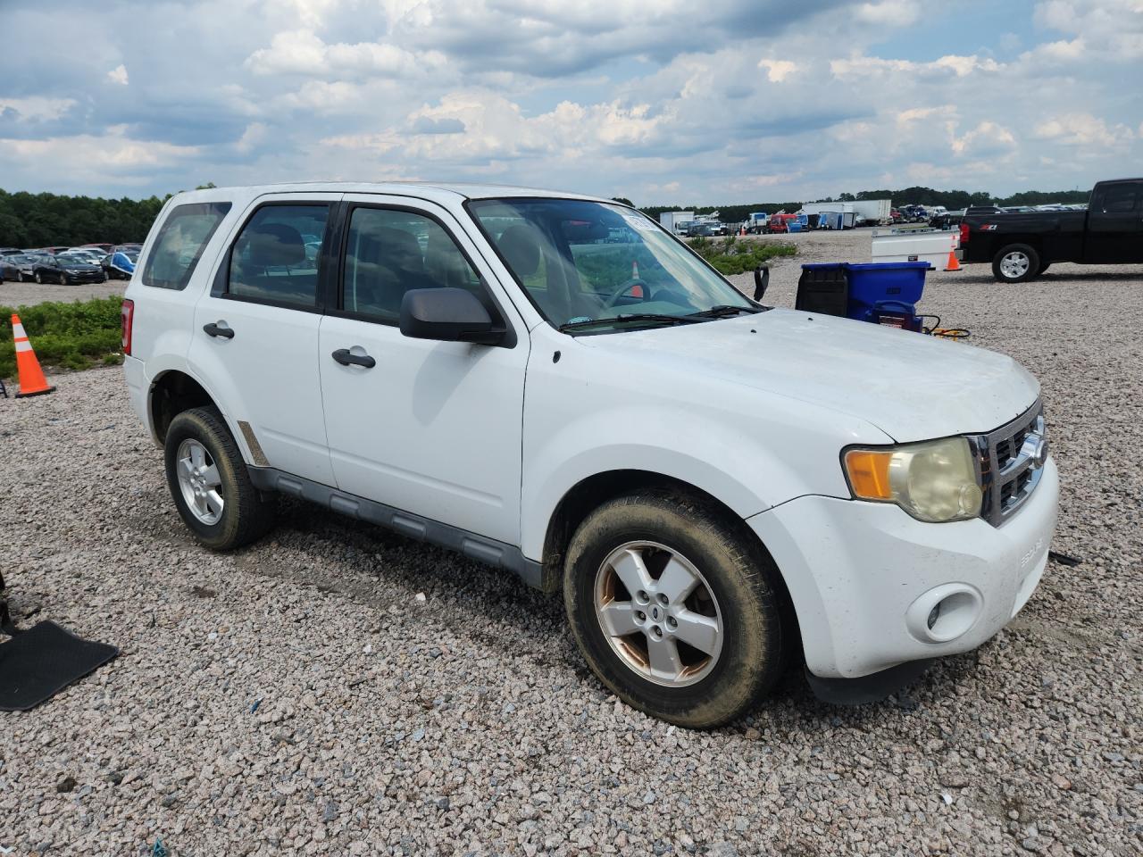 2011 Ford Escape Xls White vin: 1FMCU9C76BKA38964