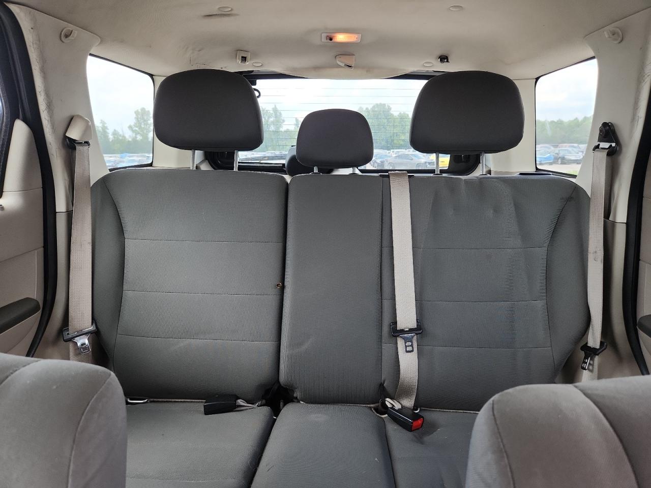 2011 Ford Escape Xls White vin: 1FMCU9C76BKA38964