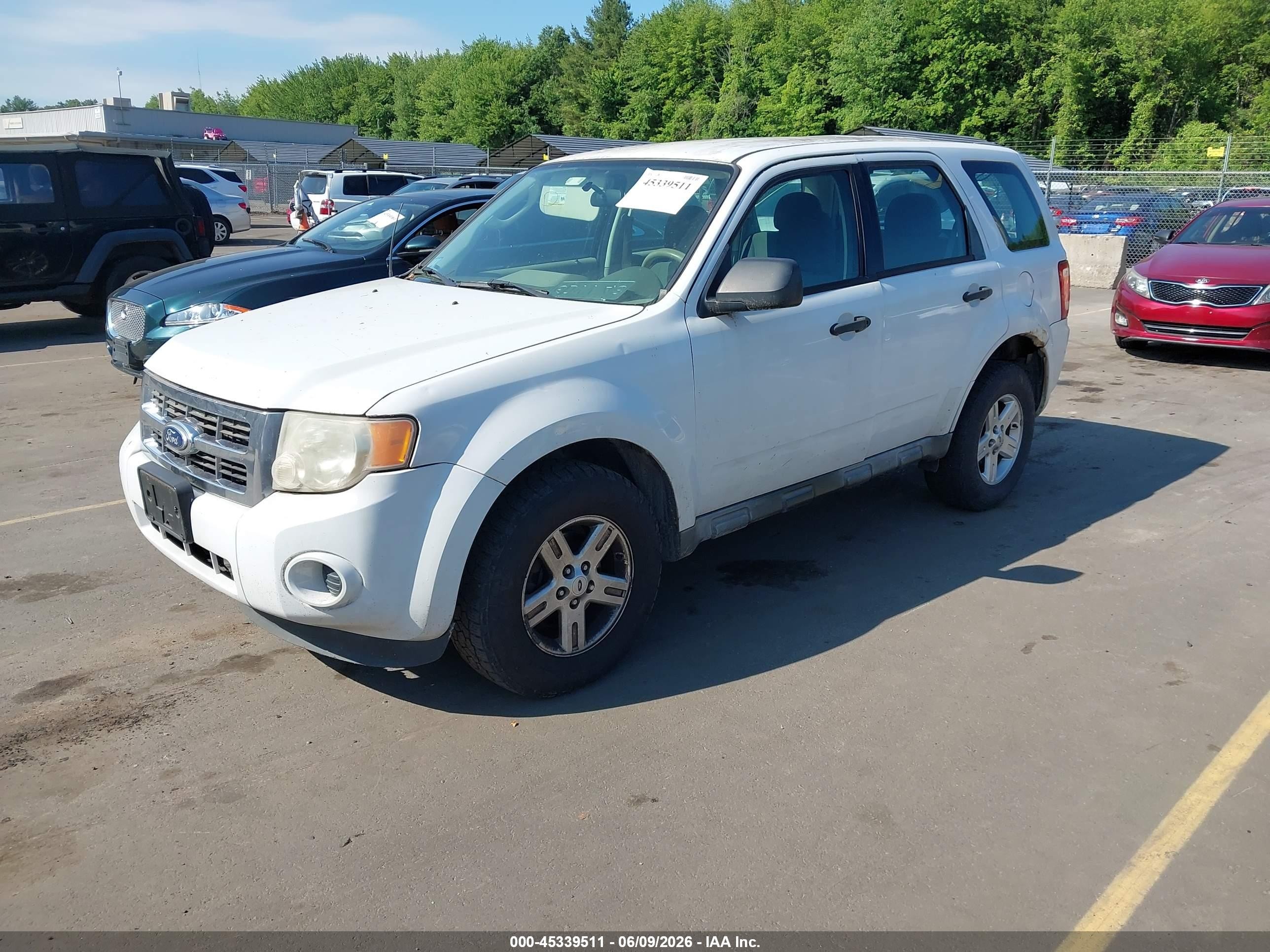 2012 Ford Escape Xls White vin: 1FMCU9C76CKA91472