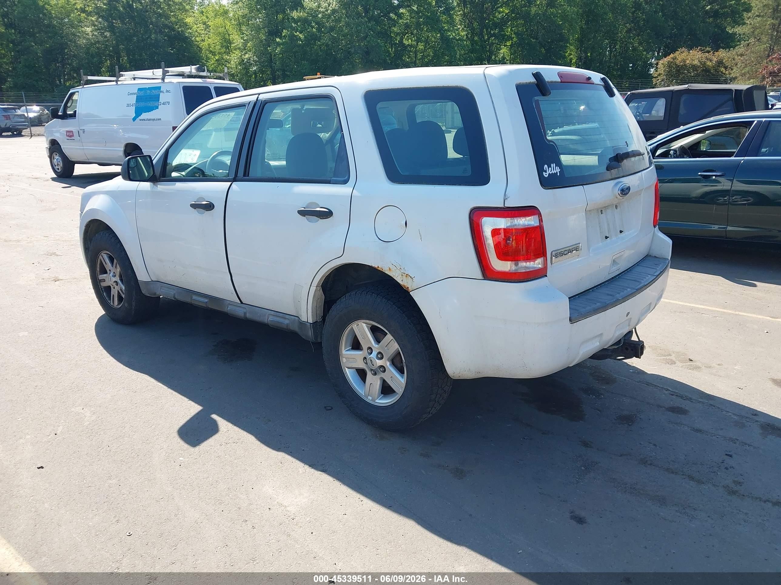2012 Ford Escape Xls White vin: 1FMCU9C76CKA91472