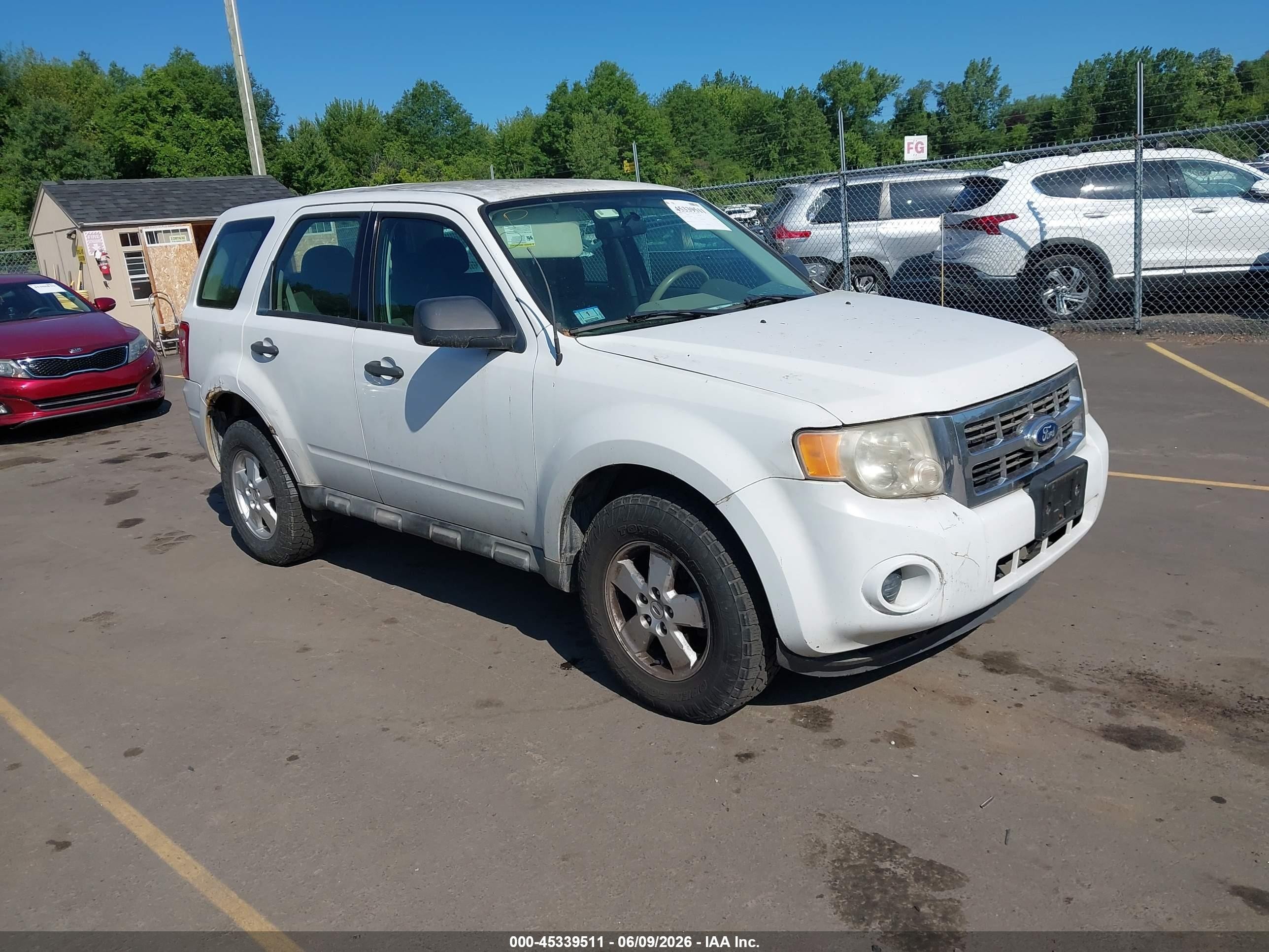 2012 Ford Escape Xls Белый vin: 1FMCU9C76CKA91472