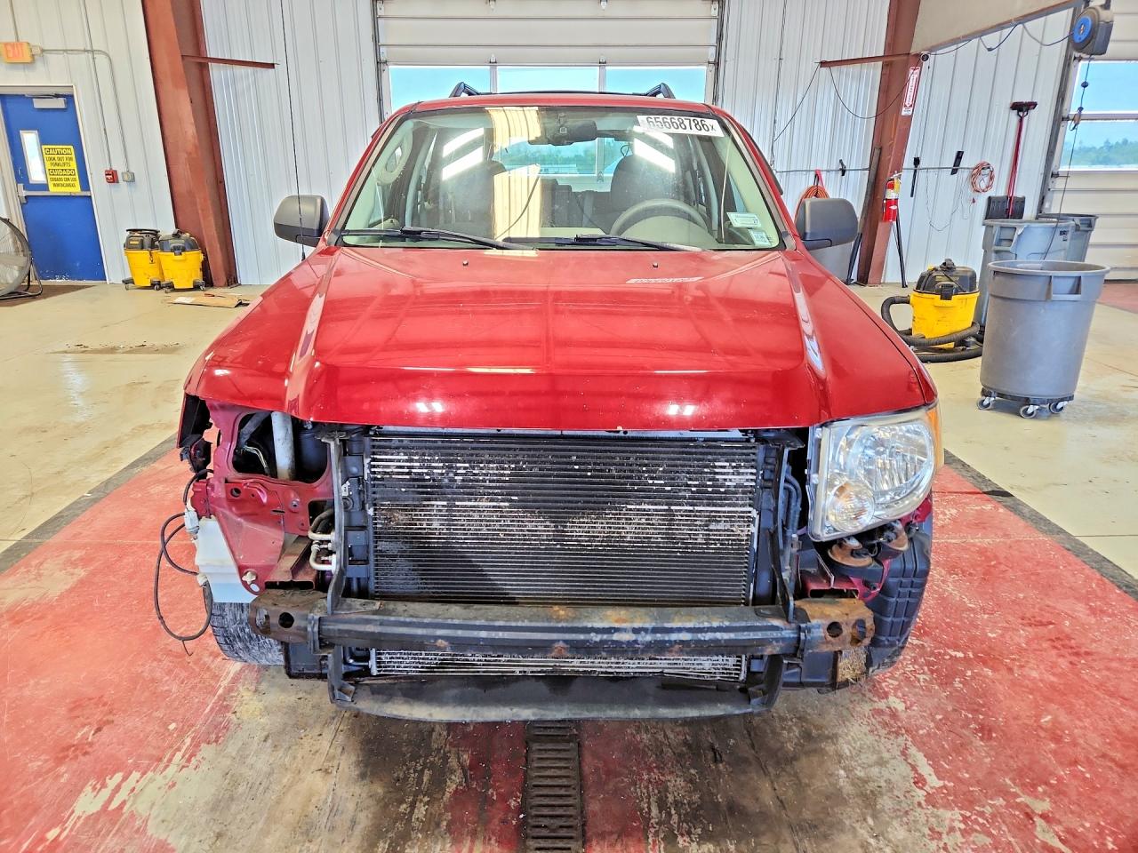 2010 Ford Escape Xls Red vin: 1FMCU9C77AKB77063