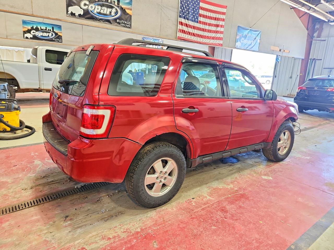 2010 Ford Escape Xls Red vin: 1FMCU9C77AKB77063