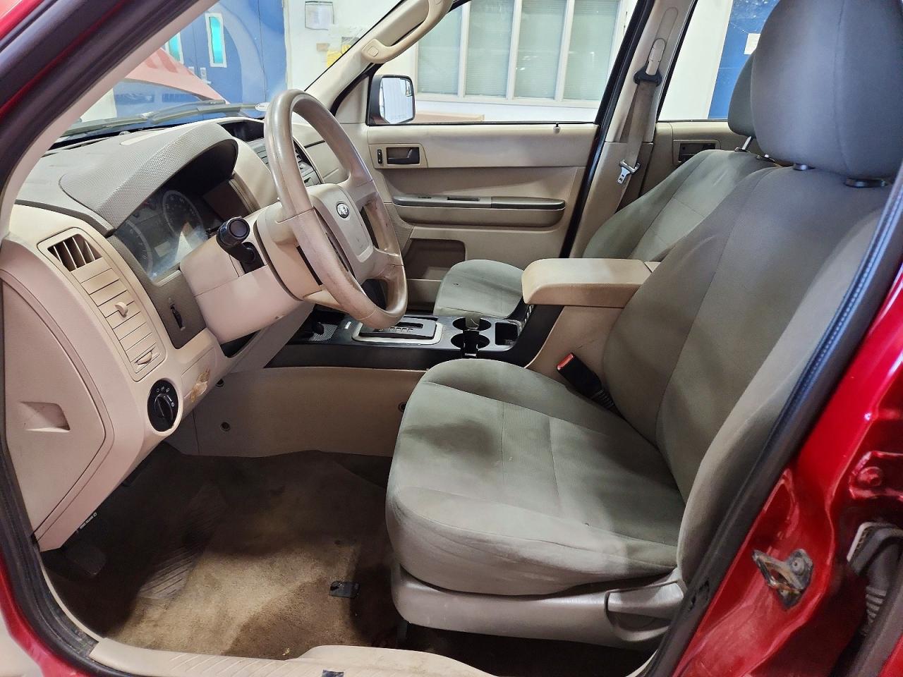 2010 Ford Escape Xls Red vin: 1FMCU9C77AKB77063