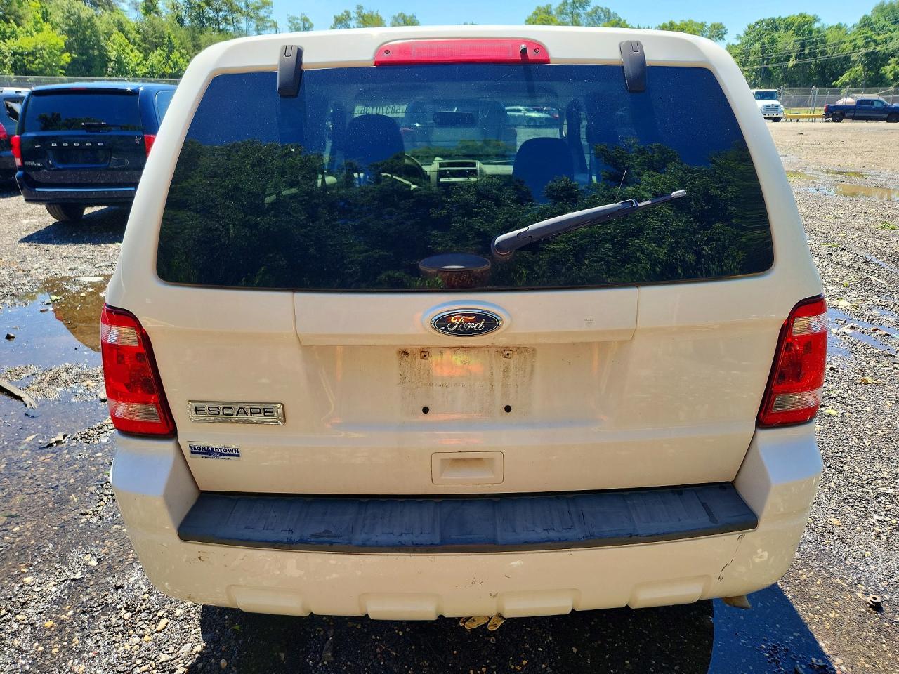 2012 Ford Escape Xls White vin: 1FMCU9C78CKB33155