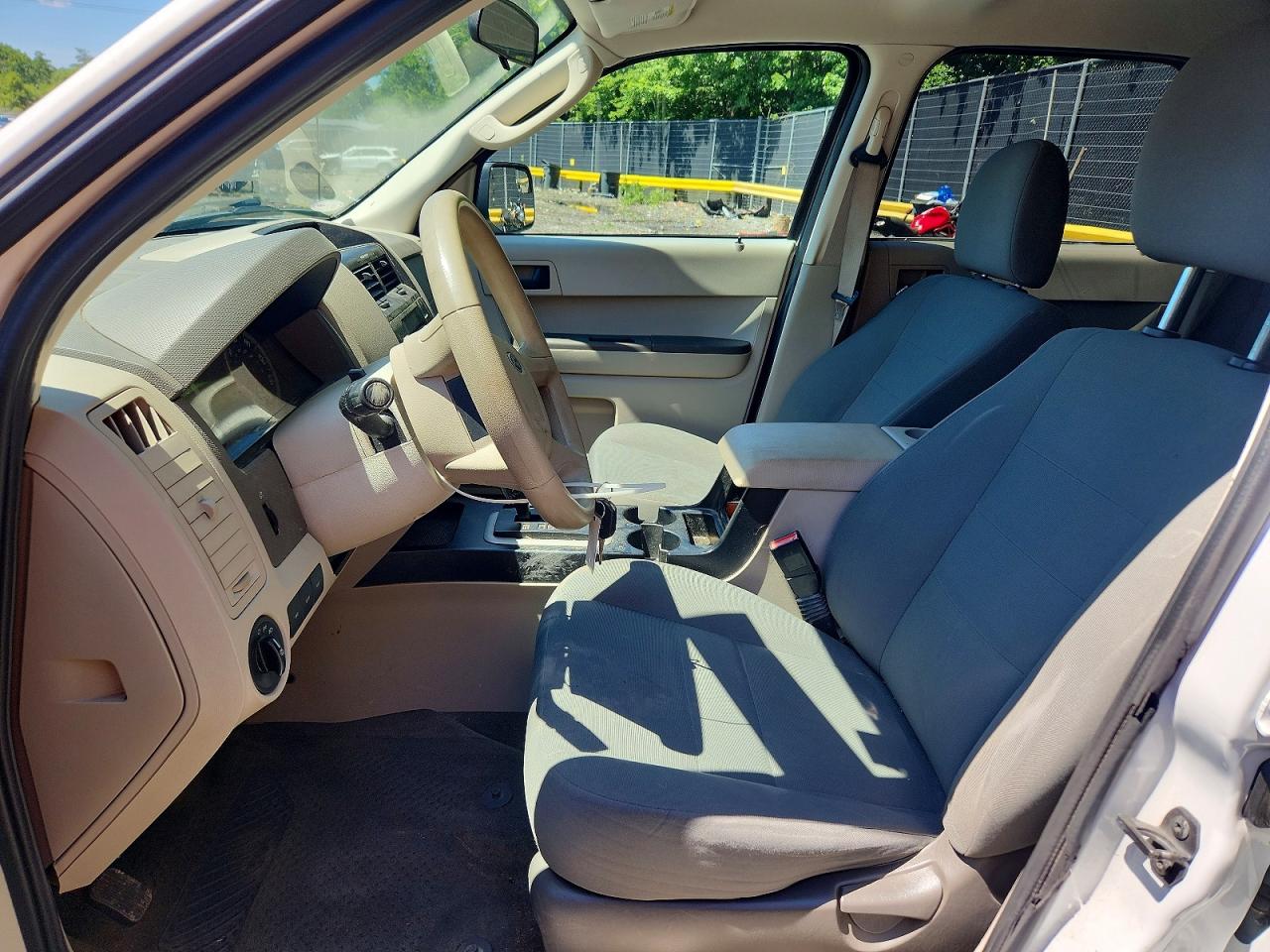 2012 Ford Escape Xls White vin: 1FMCU9C78CKB33155