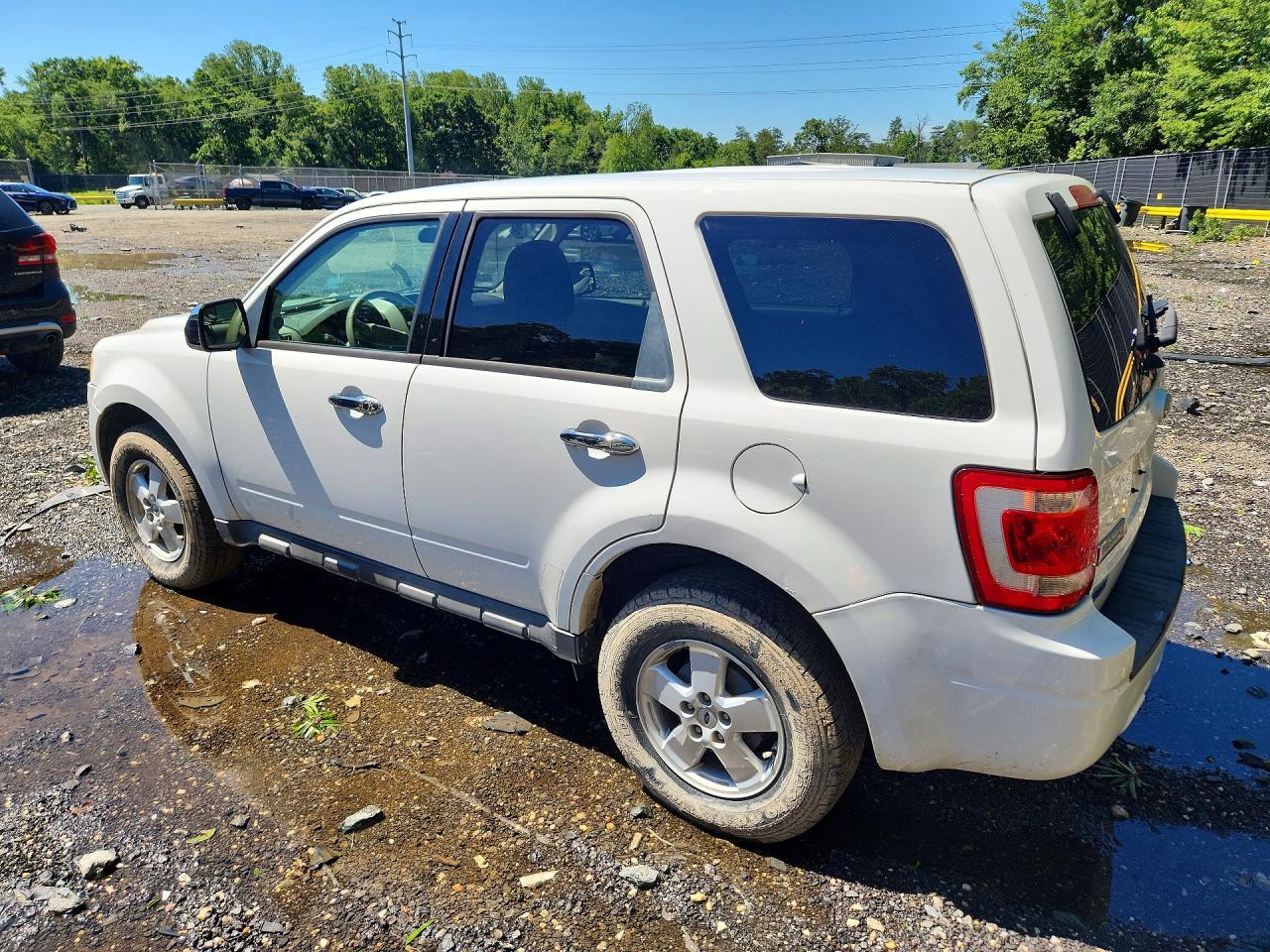 2012 Ford Escape Xls White vin: 1FMCU9C78CKB33155