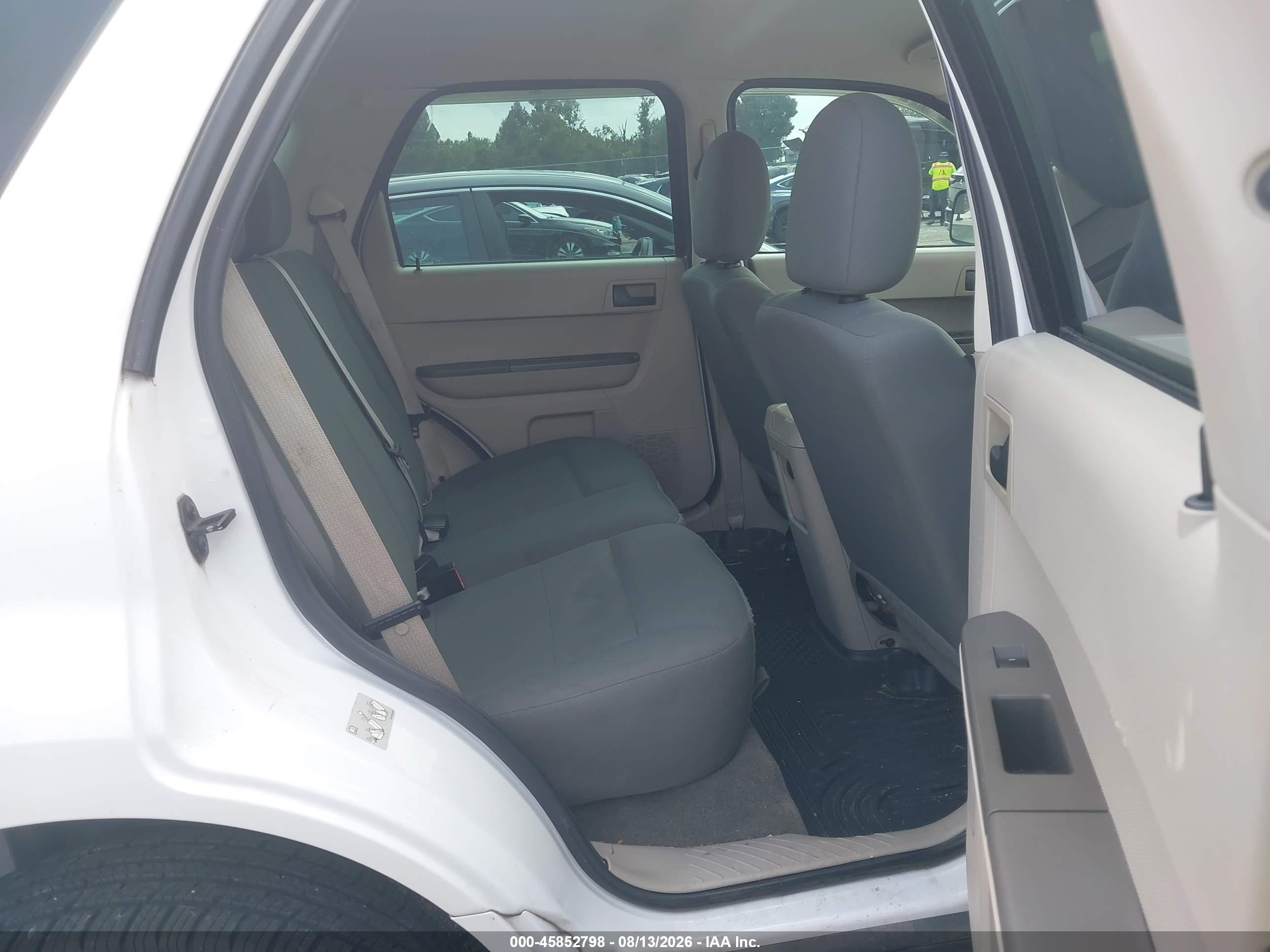 2012 Ford Escape Xls White vin: 1FMCU9C78CKB33401