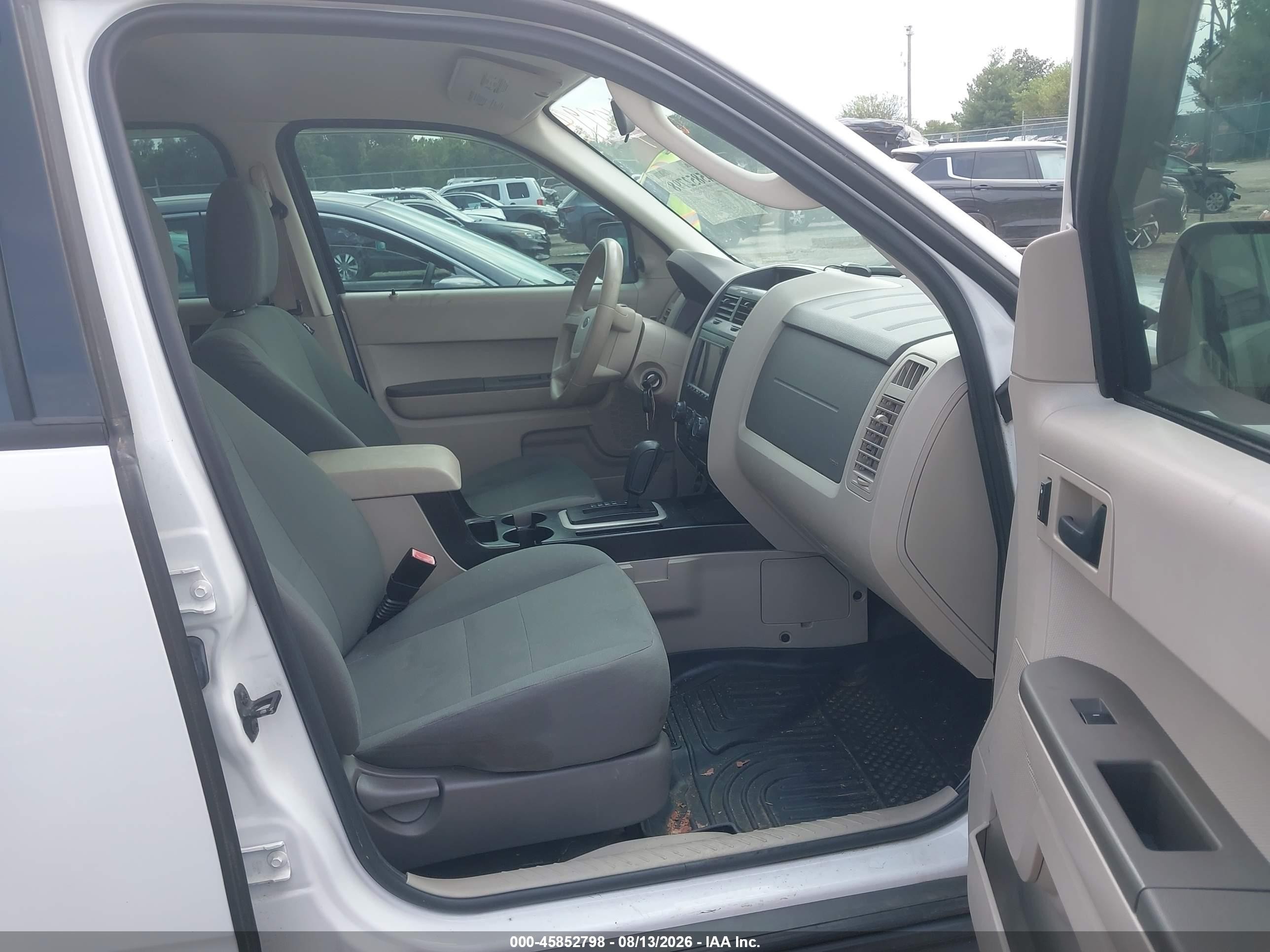 2012 Ford Escape Xls White vin: 1FMCU9C78CKB33401