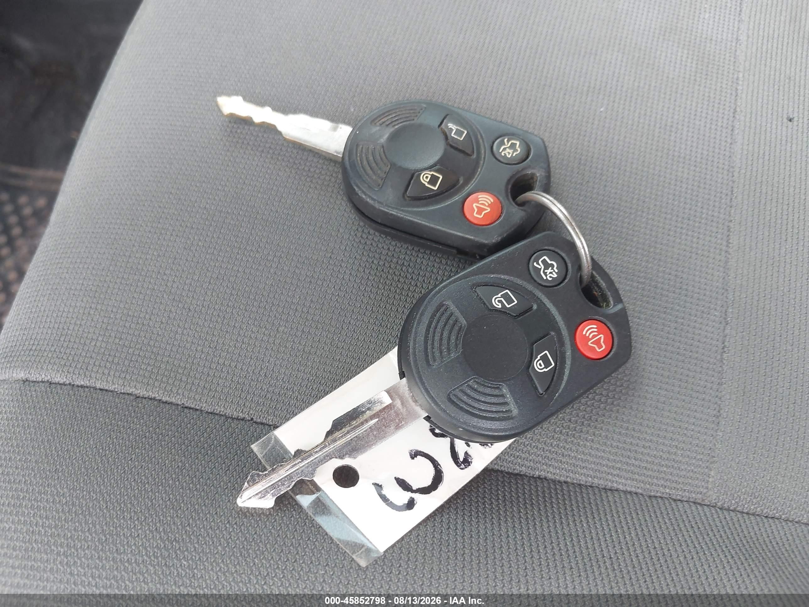 2012 Ford Escape Xls White vin: 1FMCU9C78CKB33401