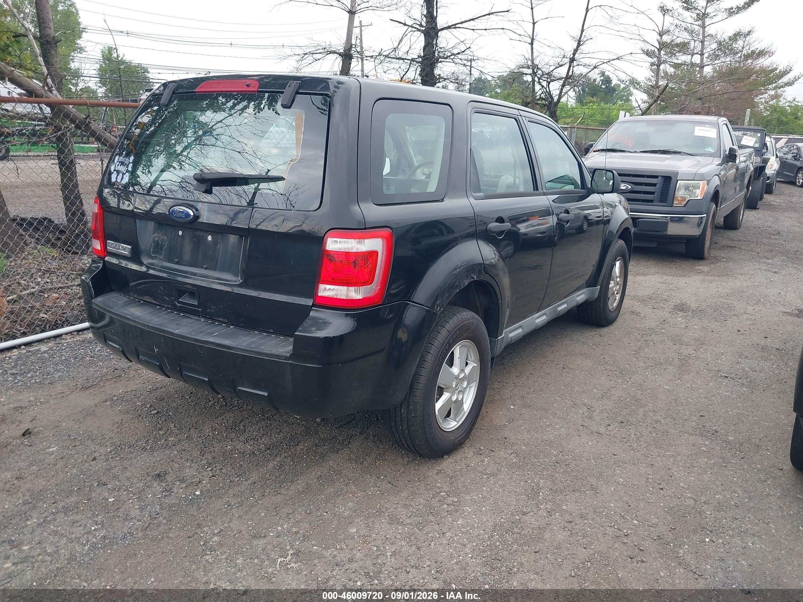 2010 Ford Escape Xls Black vin: 1FMCU9C79AKB81017