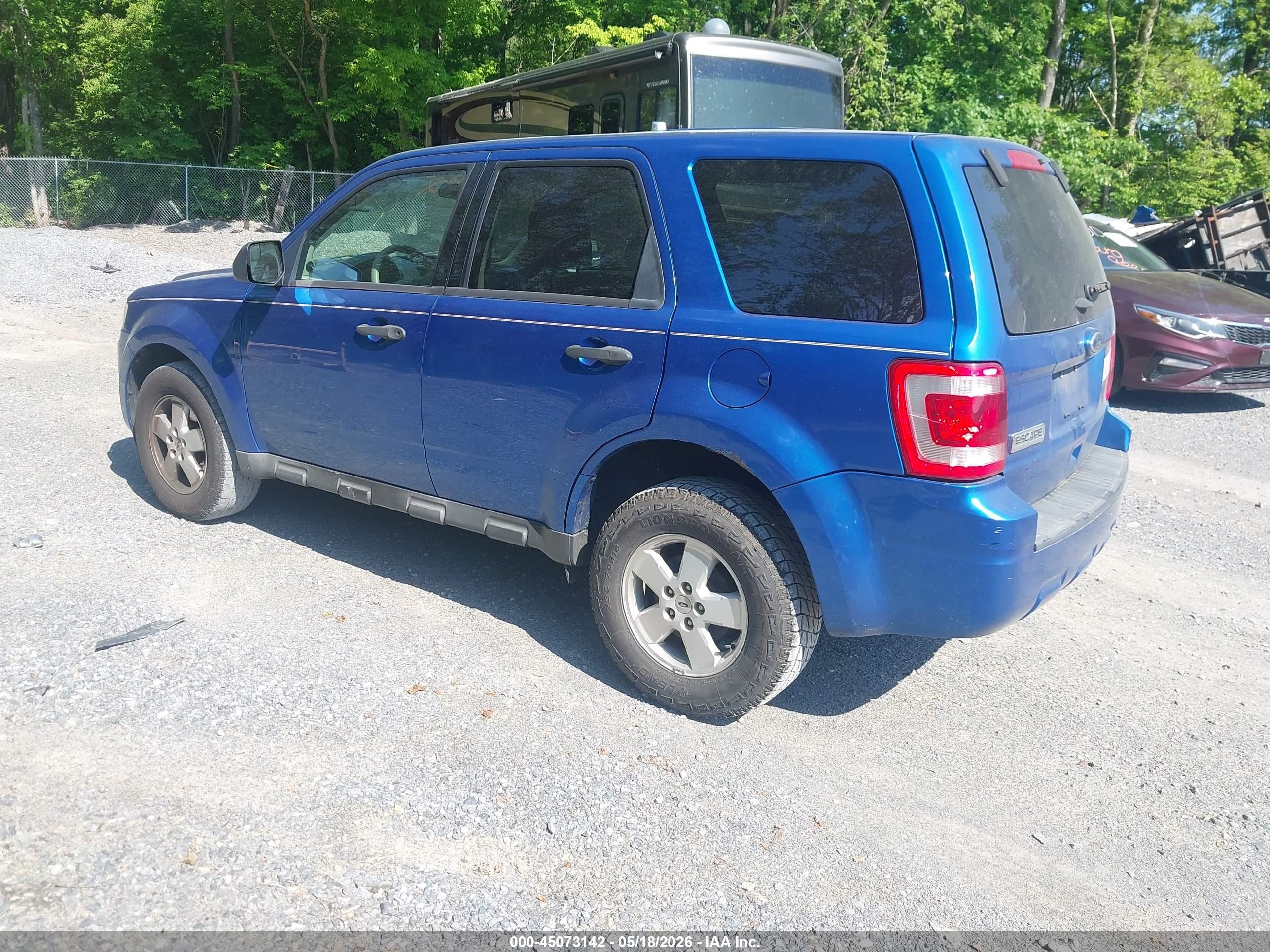 2011 Ford Escape Xls Синий vin: 1FMCU9C7XBKC24636