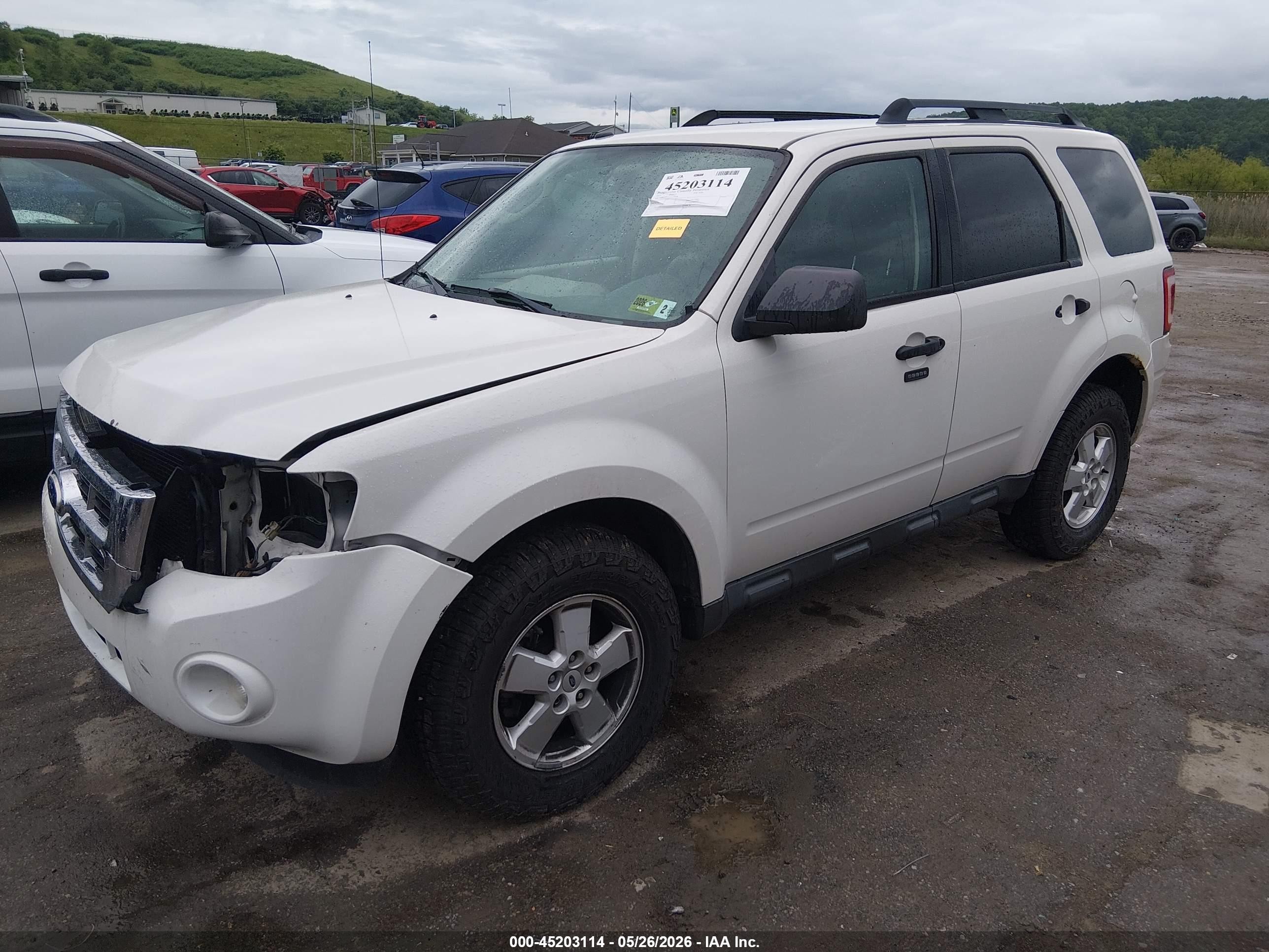 2010 Ford Escape Xlt White vin: 1FMCU9D70AKC04716