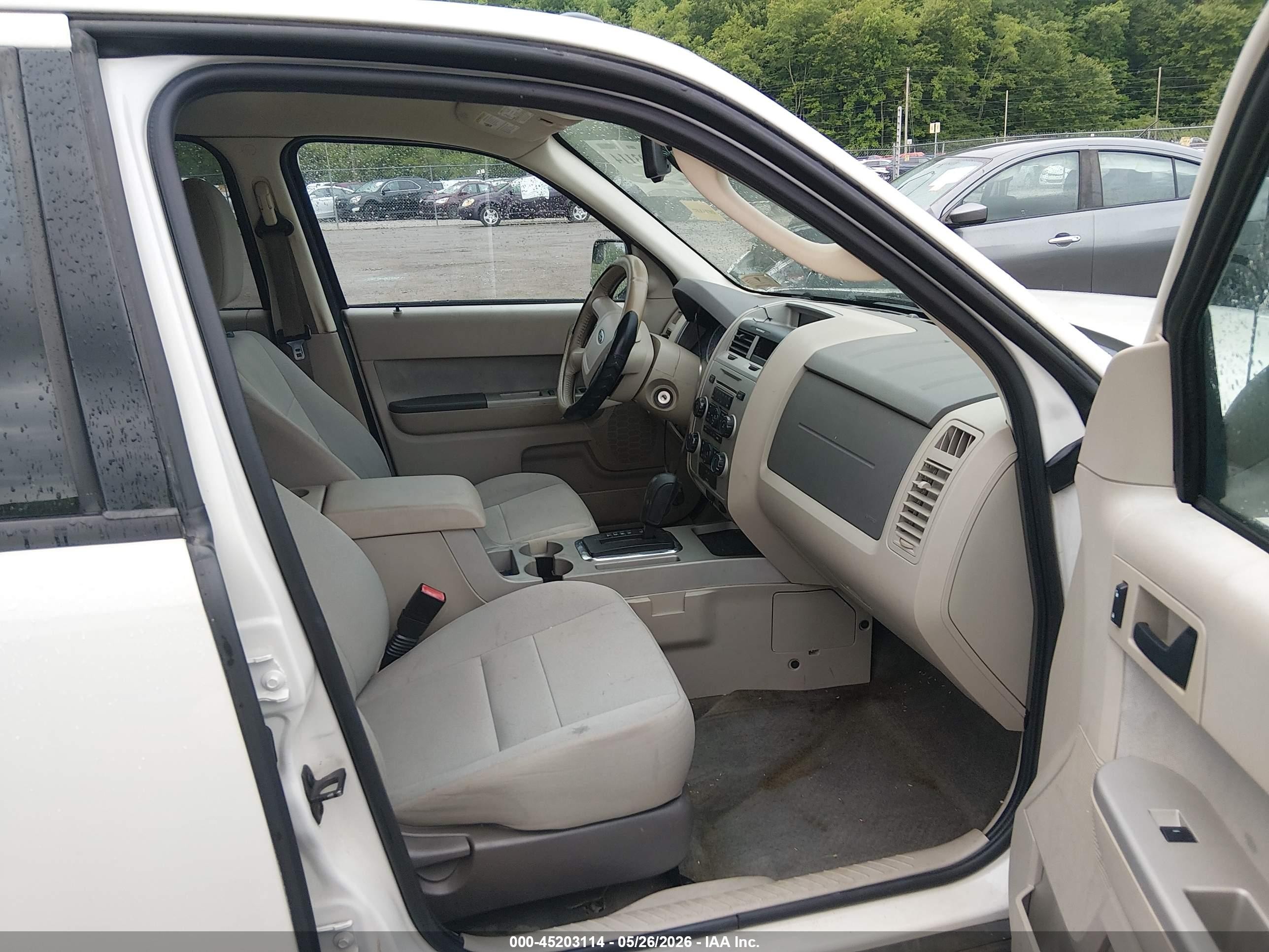 2010 Ford Escape Xlt White vin: 1FMCU9D70AKC04716