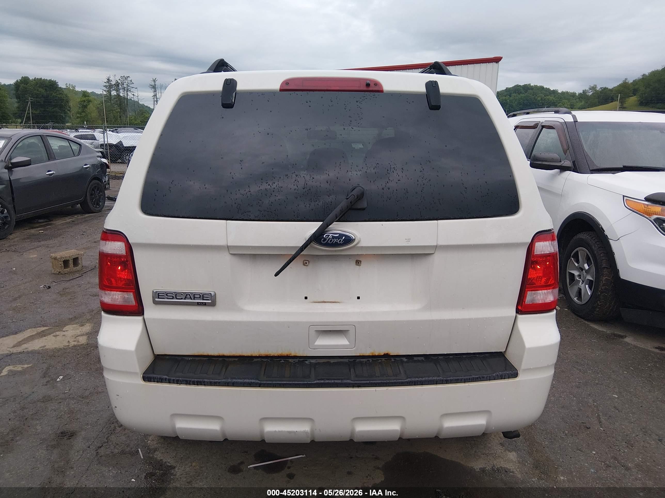 2010 Ford Escape Xlt White vin: 1FMCU9D70AKC04716