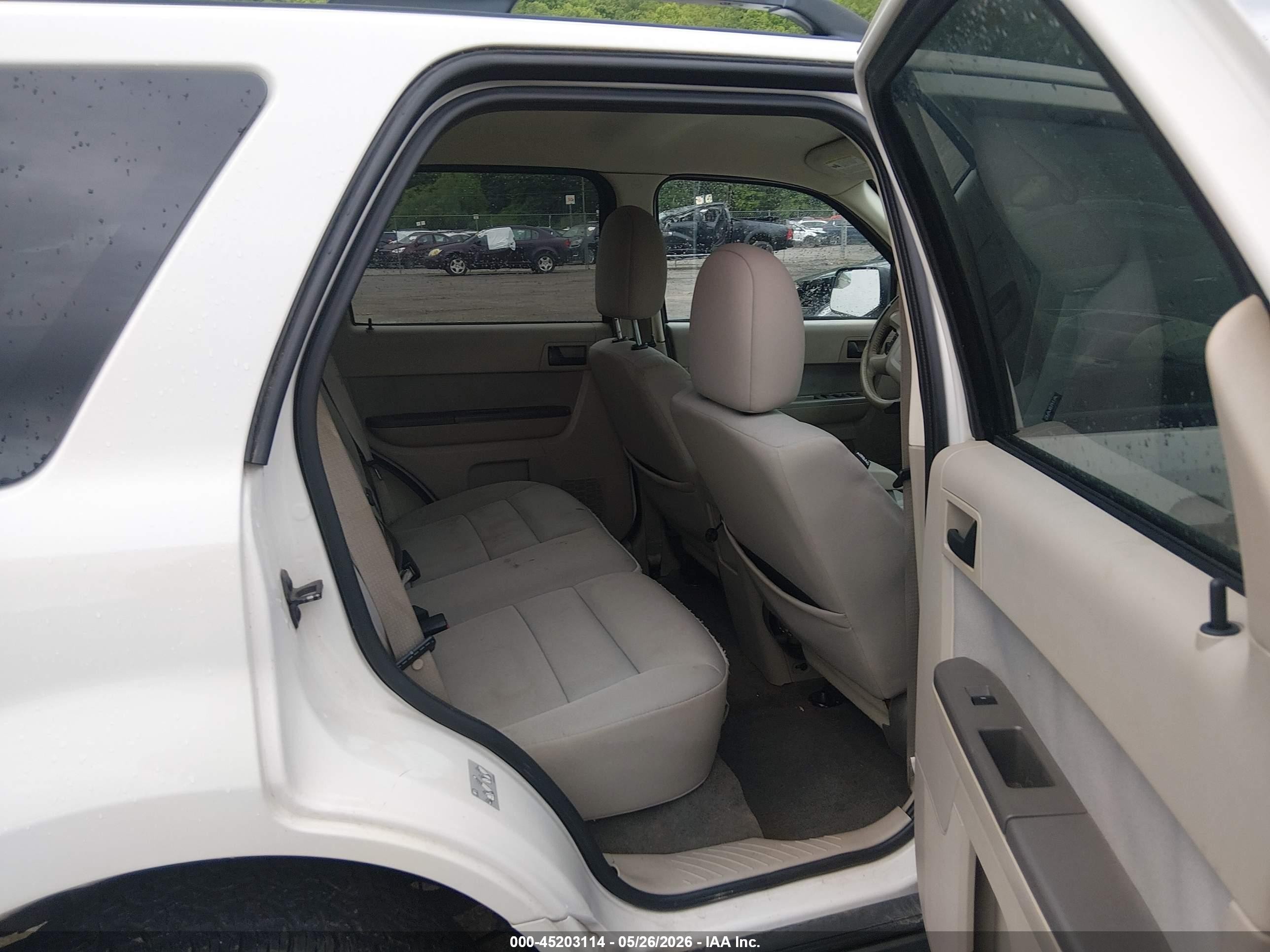 2010 Ford Escape Xlt White vin: 1FMCU9D70AKC04716