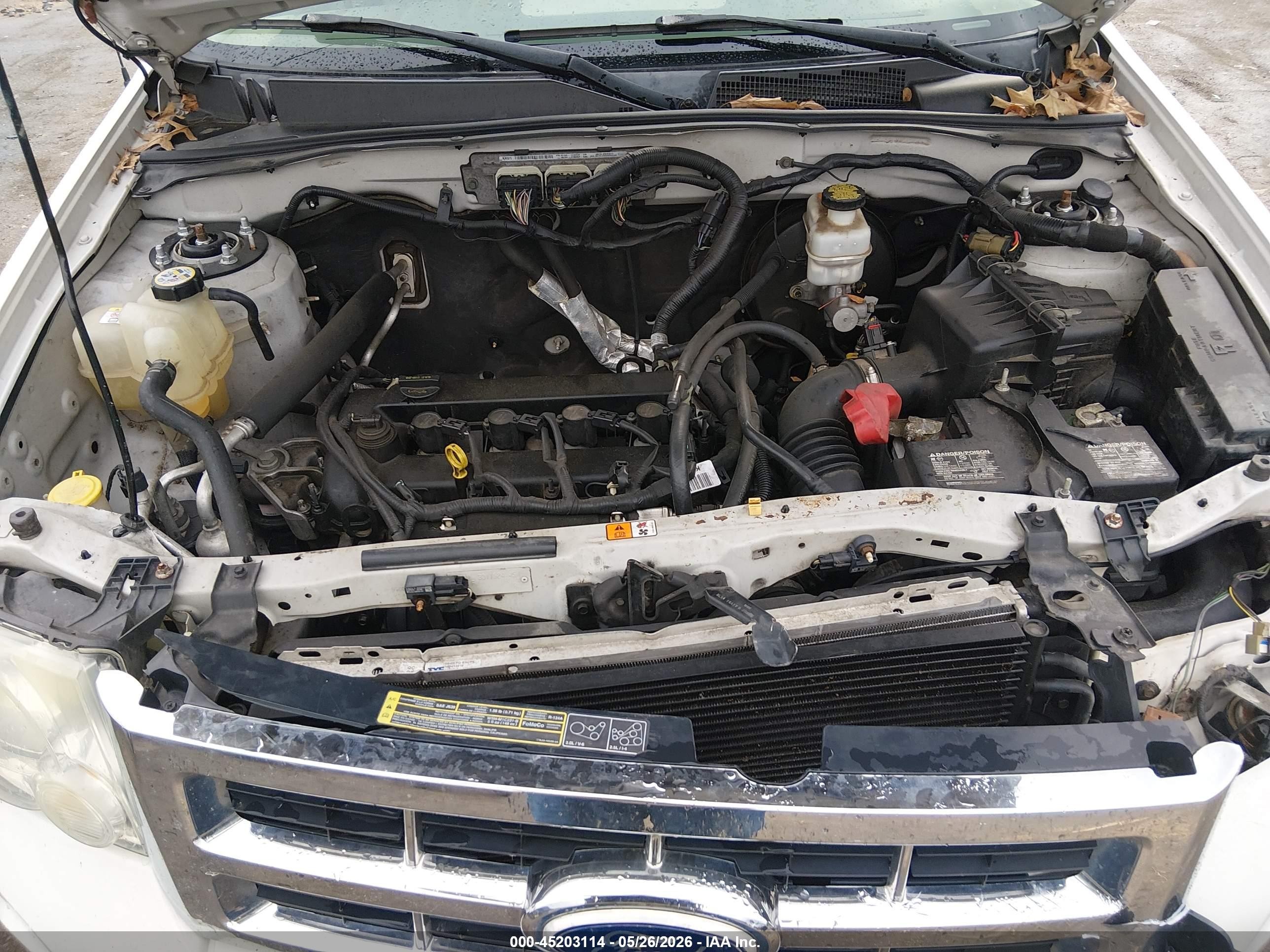 2010 Ford Escape Xlt White vin: 1FMCU9D70AKC04716