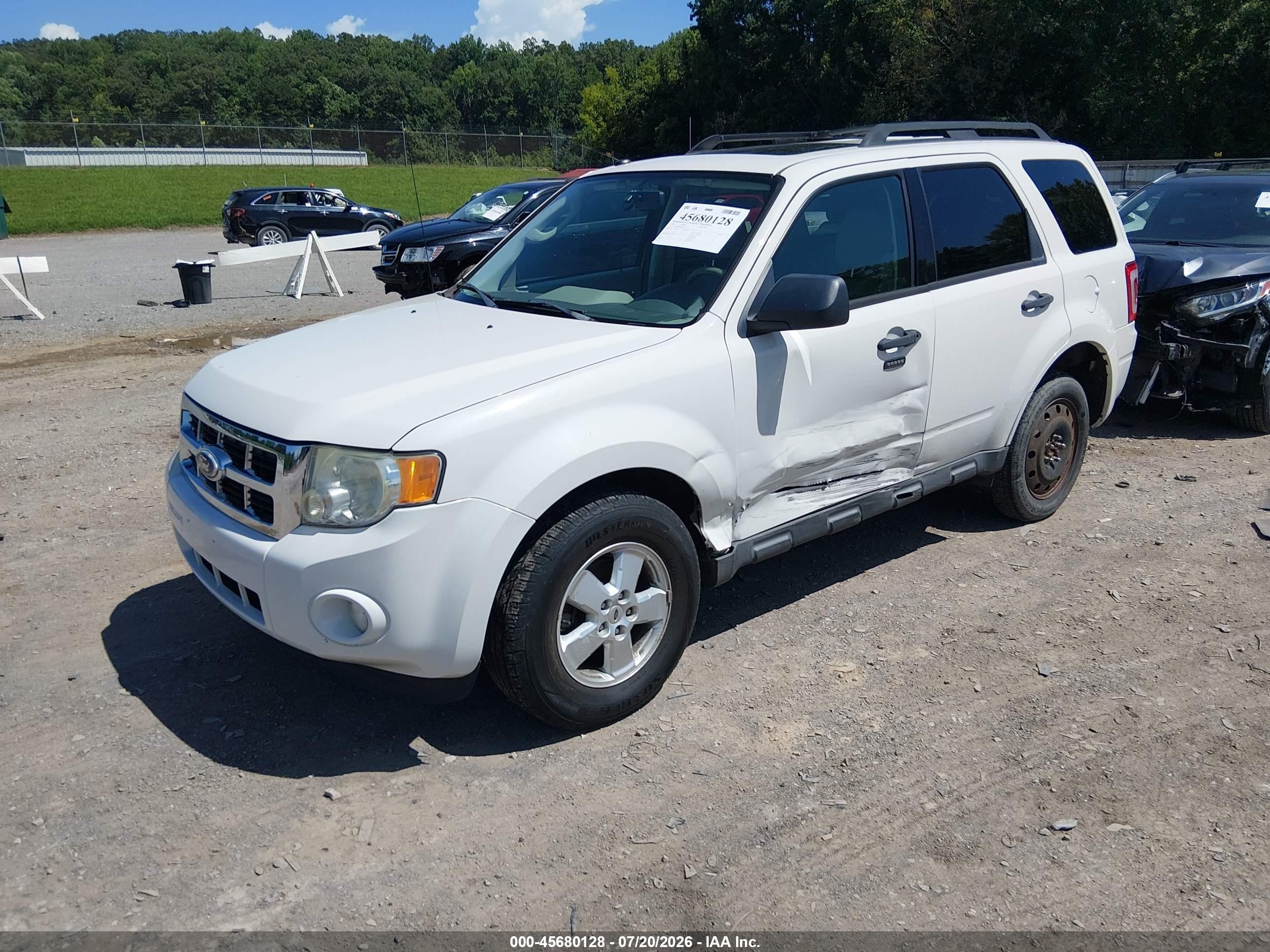 2010 Ford Escape Xlt White vin: 1FMCU9D70AKC22424