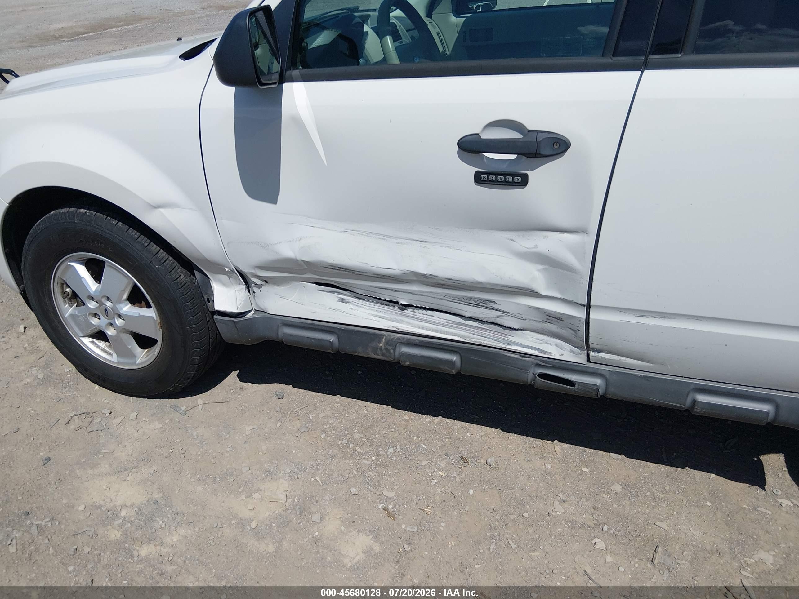 2010 Ford Escape Xlt White vin: 1FMCU9D70AKC22424