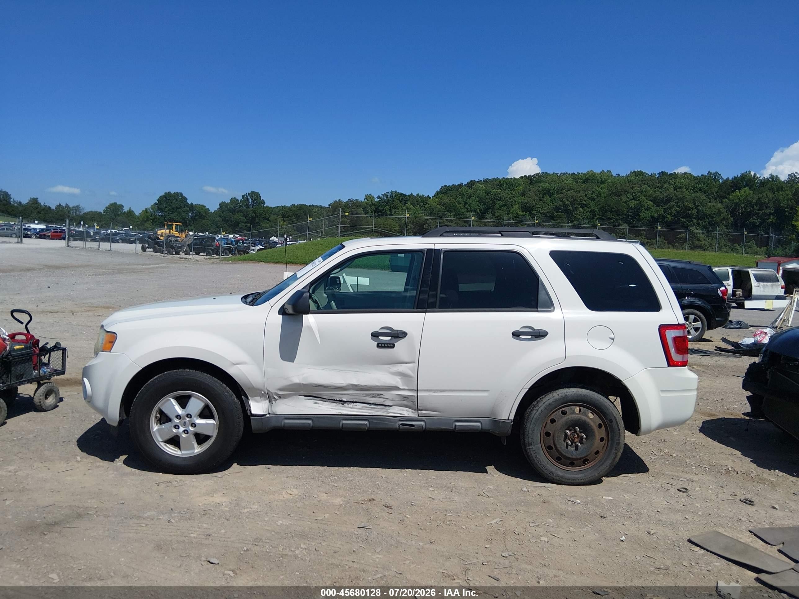 2010 Ford Escape Xlt White vin: 1FMCU9D70AKC22424