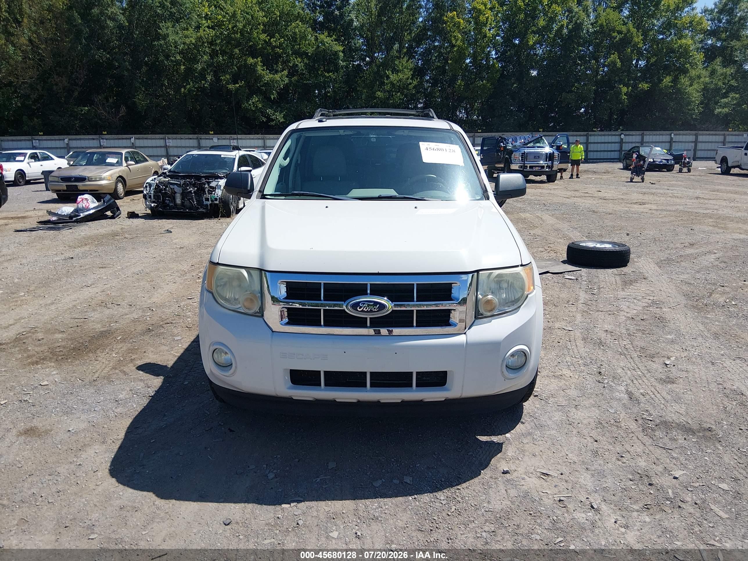 2010 Ford Escape Xlt White vin: 1FMCU9D70AKC22424