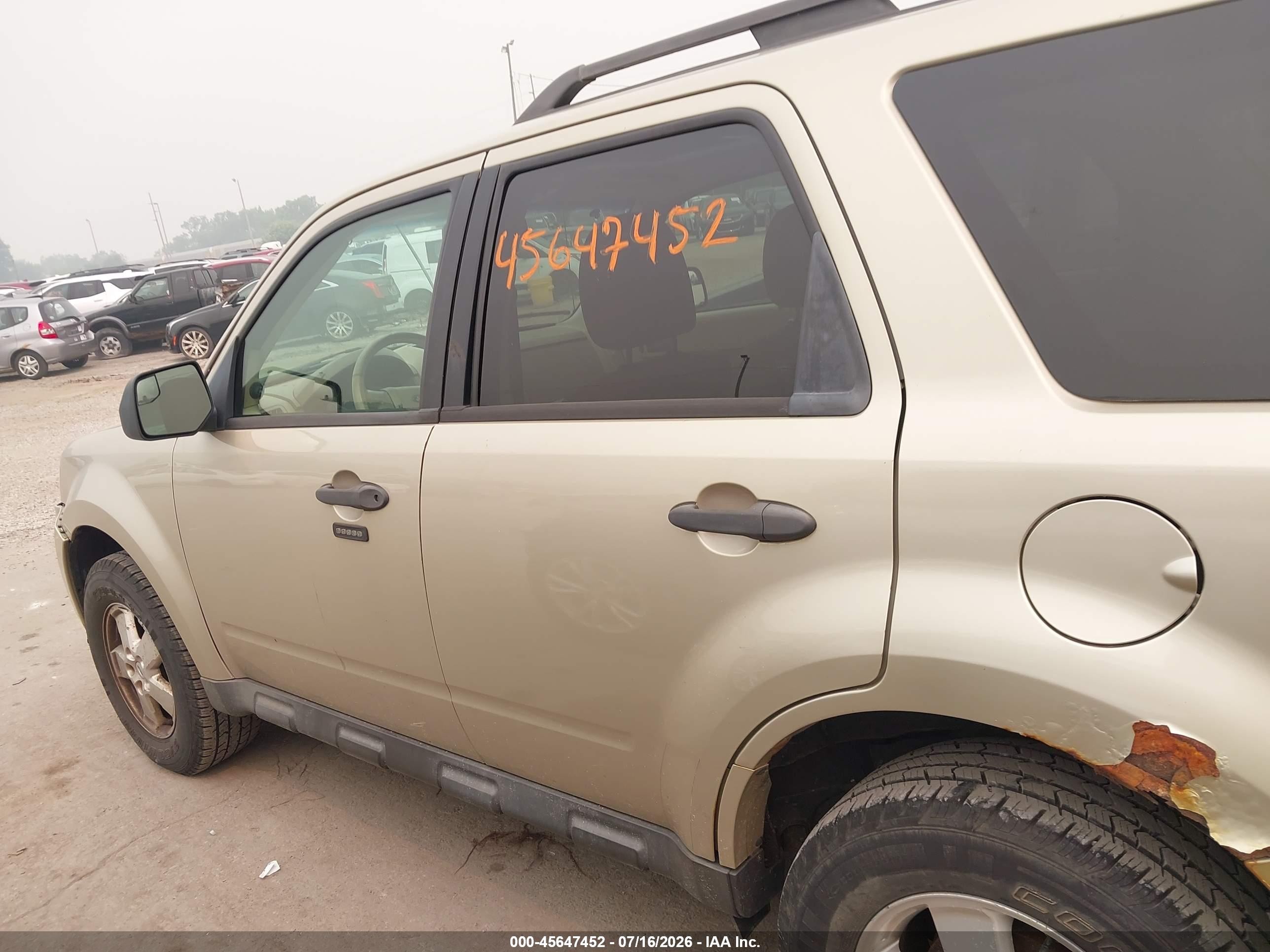 2010 Ford Escape Xlt Золотой vin: 1FMCU9D71AKB20937
