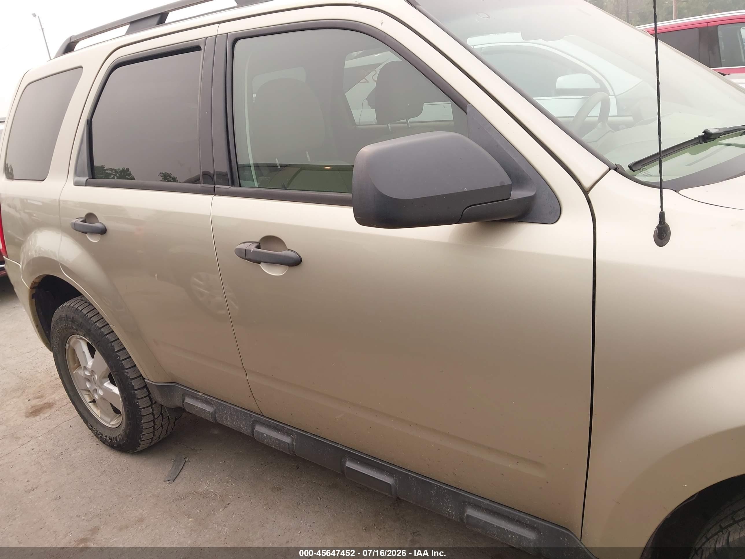 2010 Ford Escape Xlt Золотой vin: 1FMCU9D71AKB20937