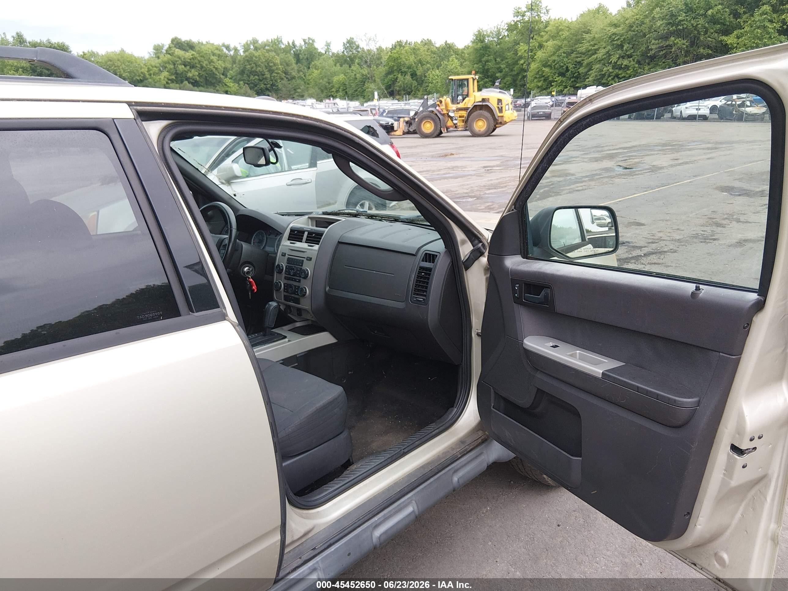 2011 Ford Escape Xlt Gold vin: 1FMCU9D72BKC11572