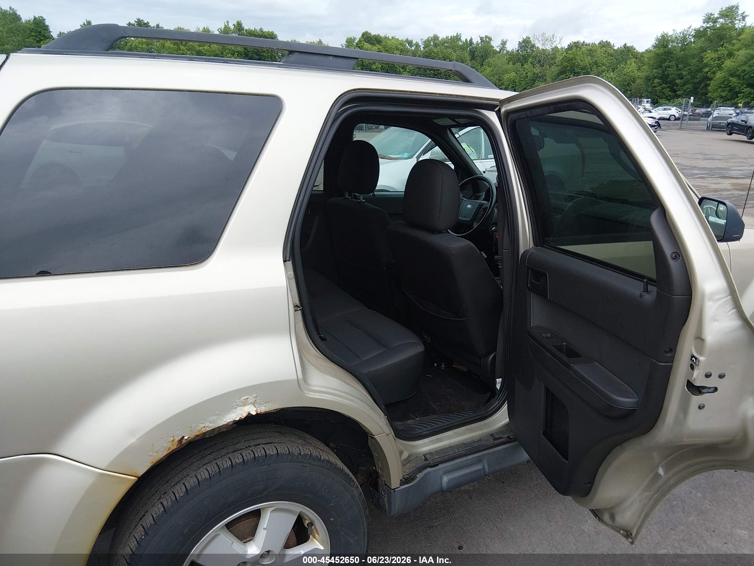2011 Ford Escape Xlt Gold vin: 1FMCU9D72BKC11572