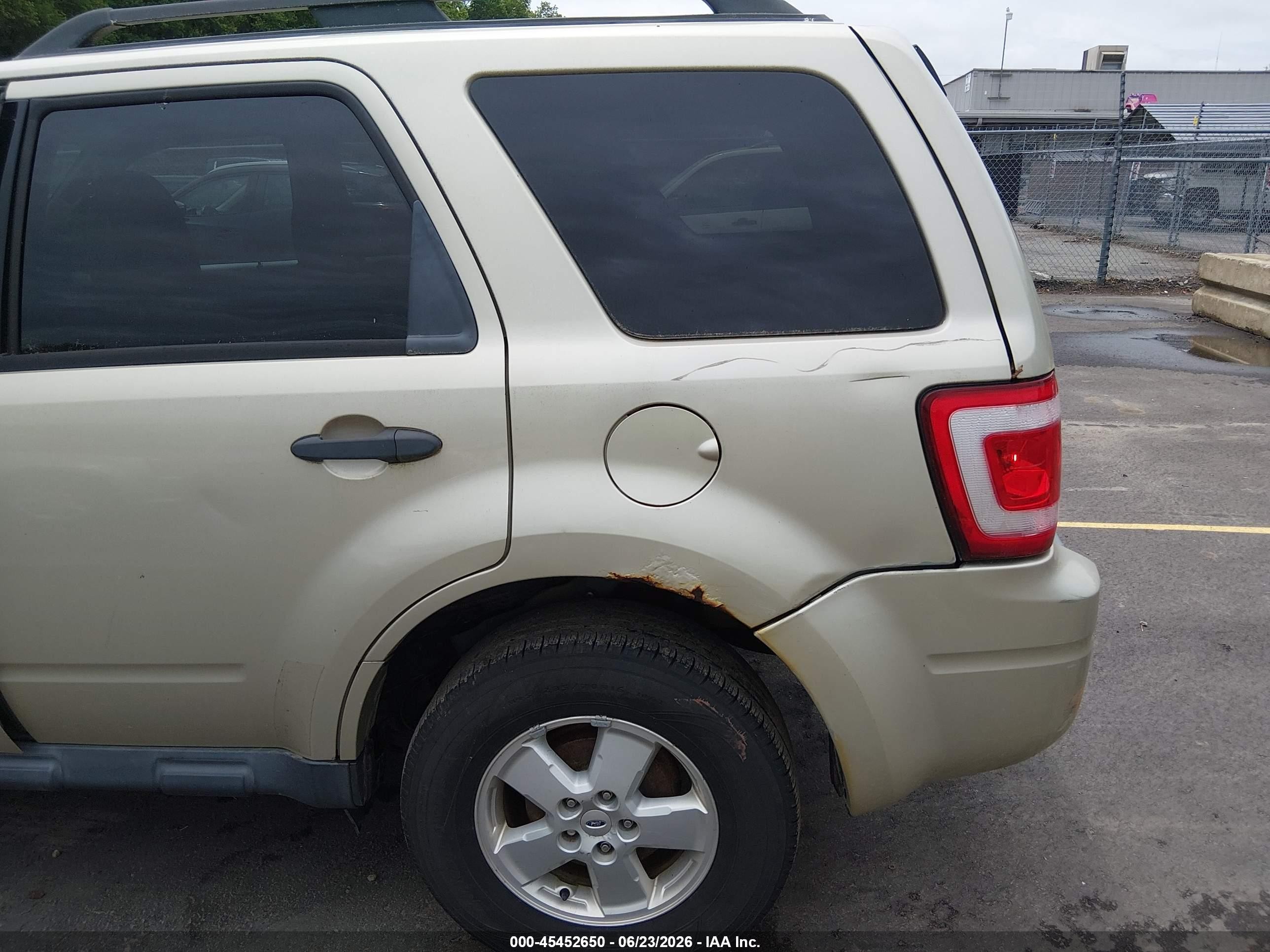 2011 Ford Escape Xlt Gold vin: 1FMCU9D72BKC11572