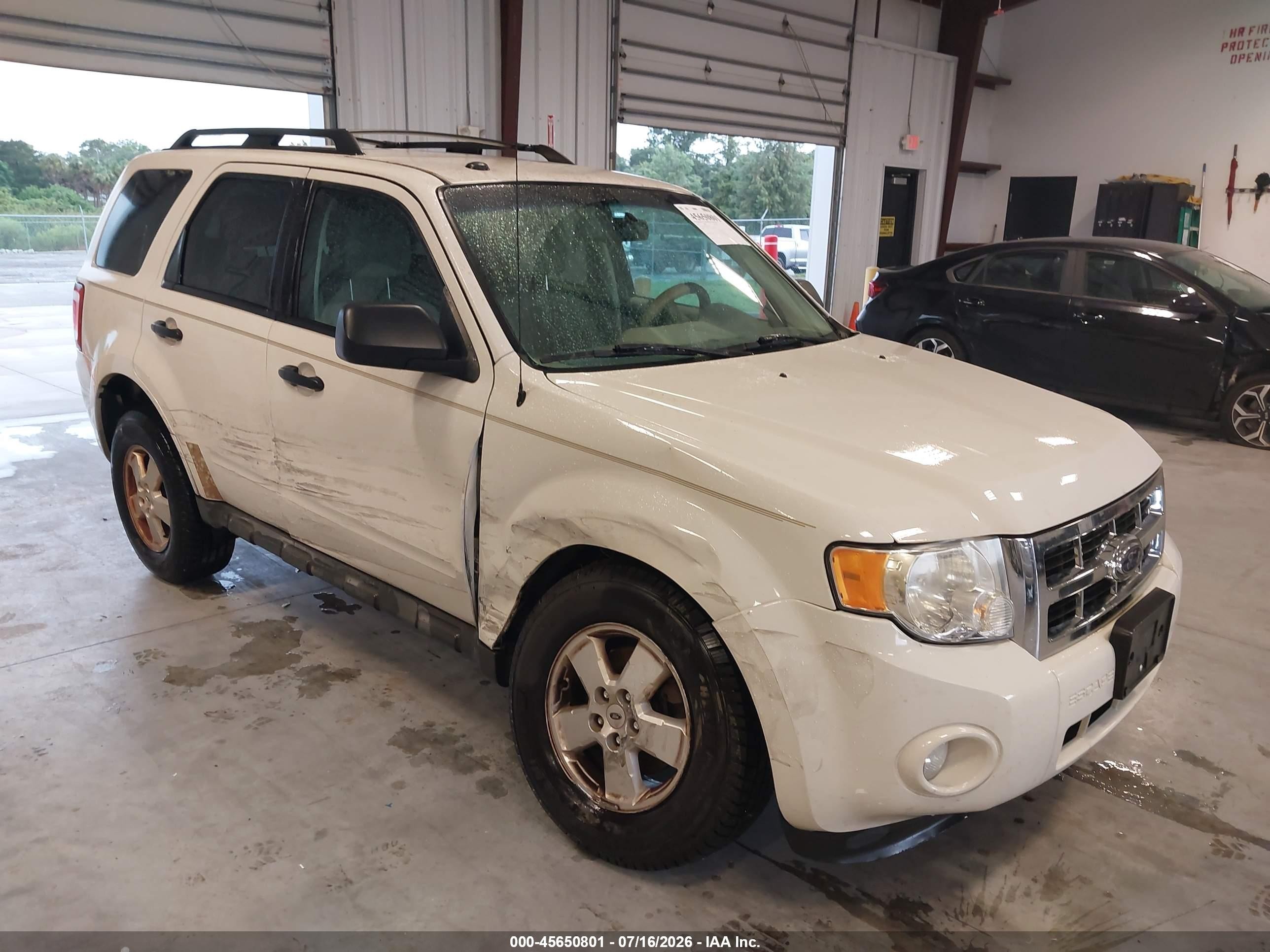 2011 Ford Escape Xlt White vin: 1FMCU9D72BKC25102