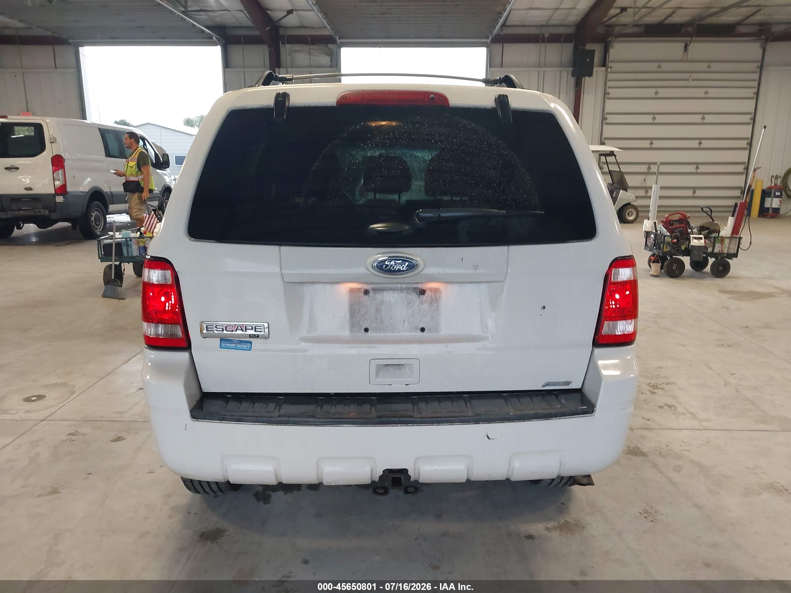 2011 Ford Escape Xlt White vin: 1FMCU9D72BKC25102