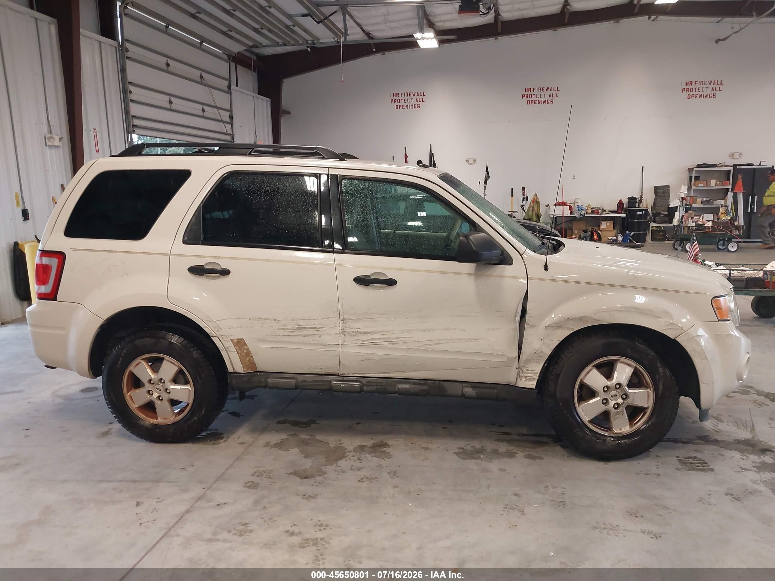 2011 Ford Escape Xlt White vin: 1FMCU9D72BKC25102
