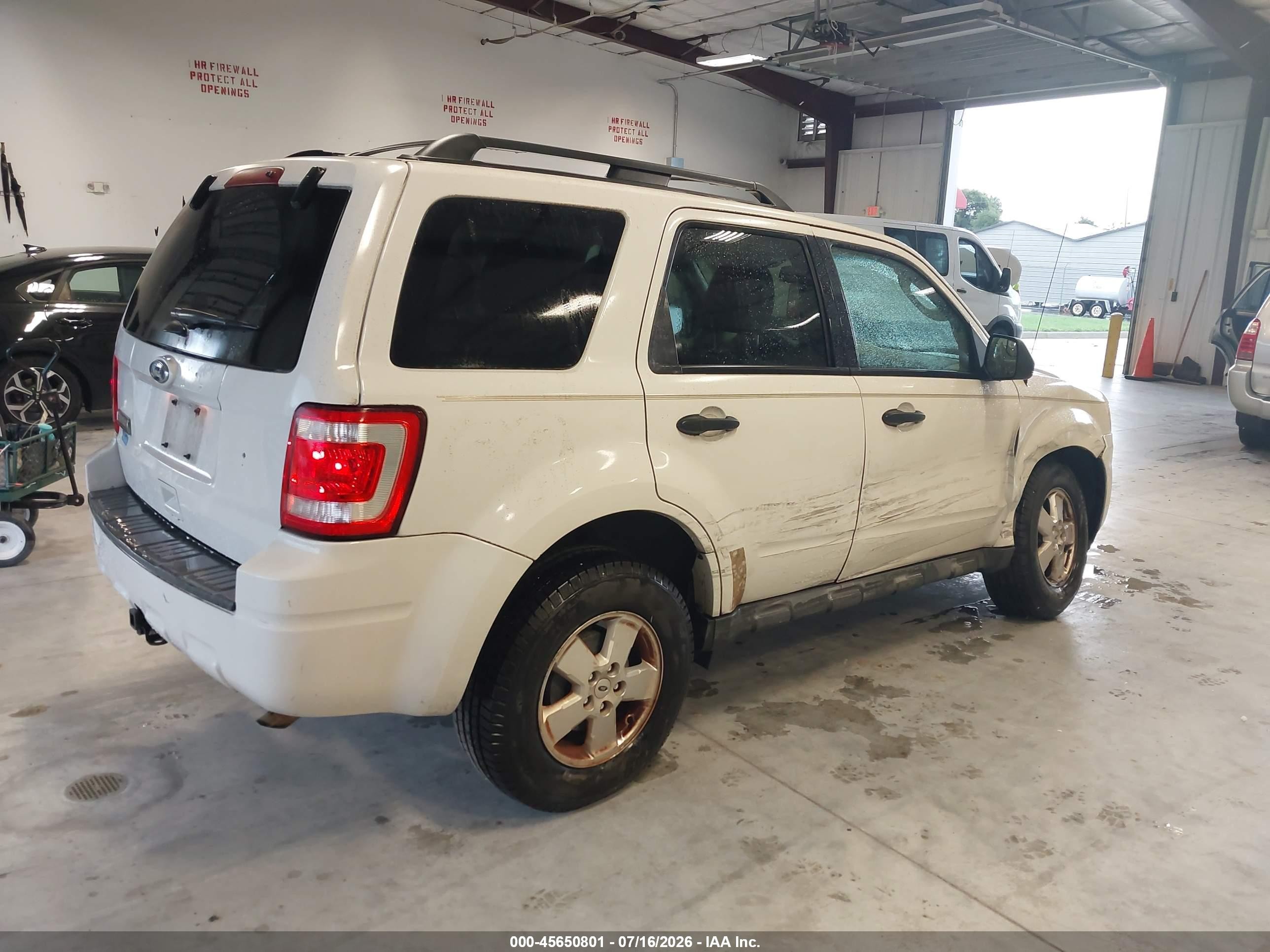 2011 Ford Escape Xlt White vin: 1FMCU9D72BKC25102