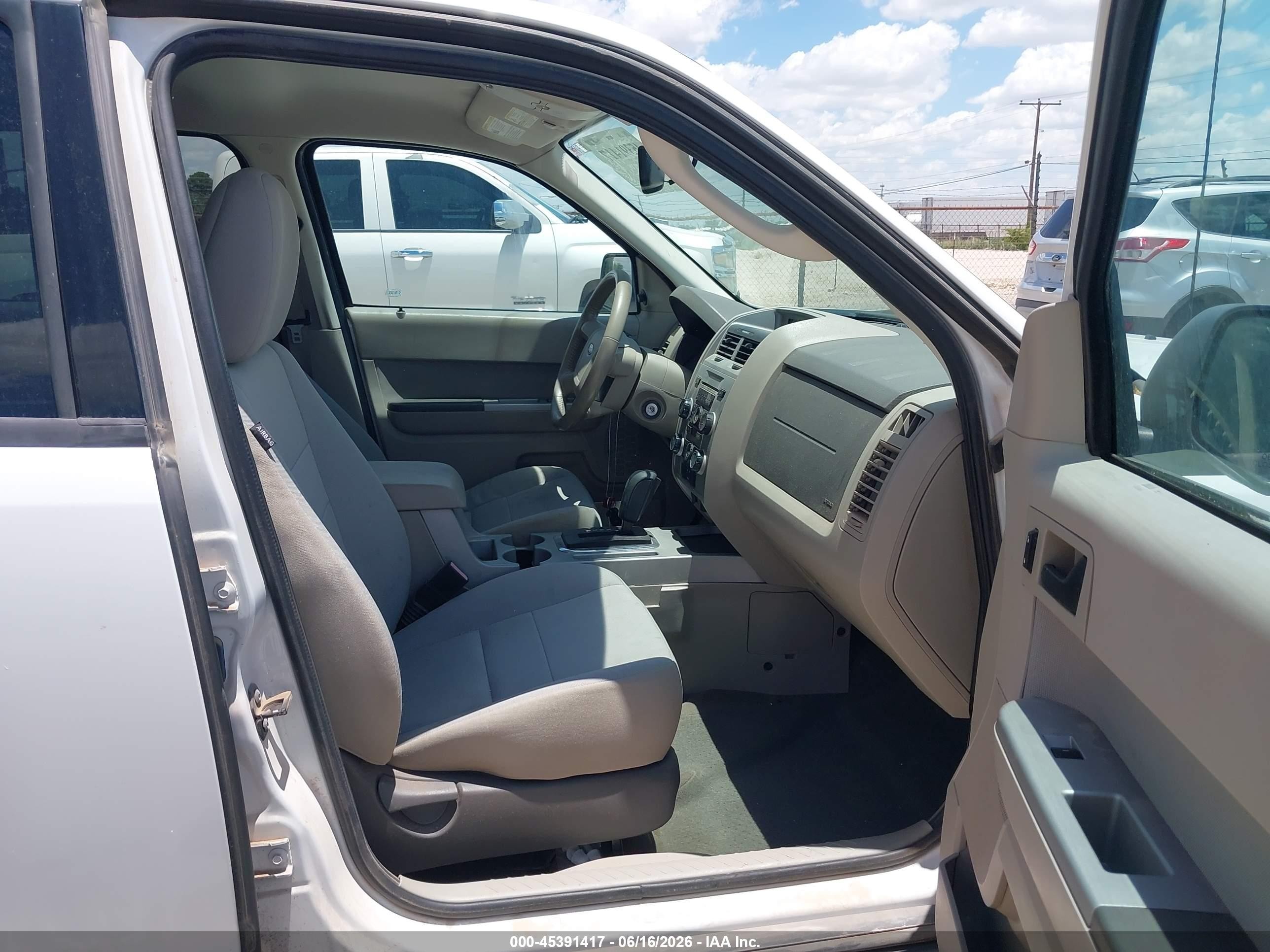 2011 Ford Escape Xlt White vin: 1FMCU9D72BKC39145