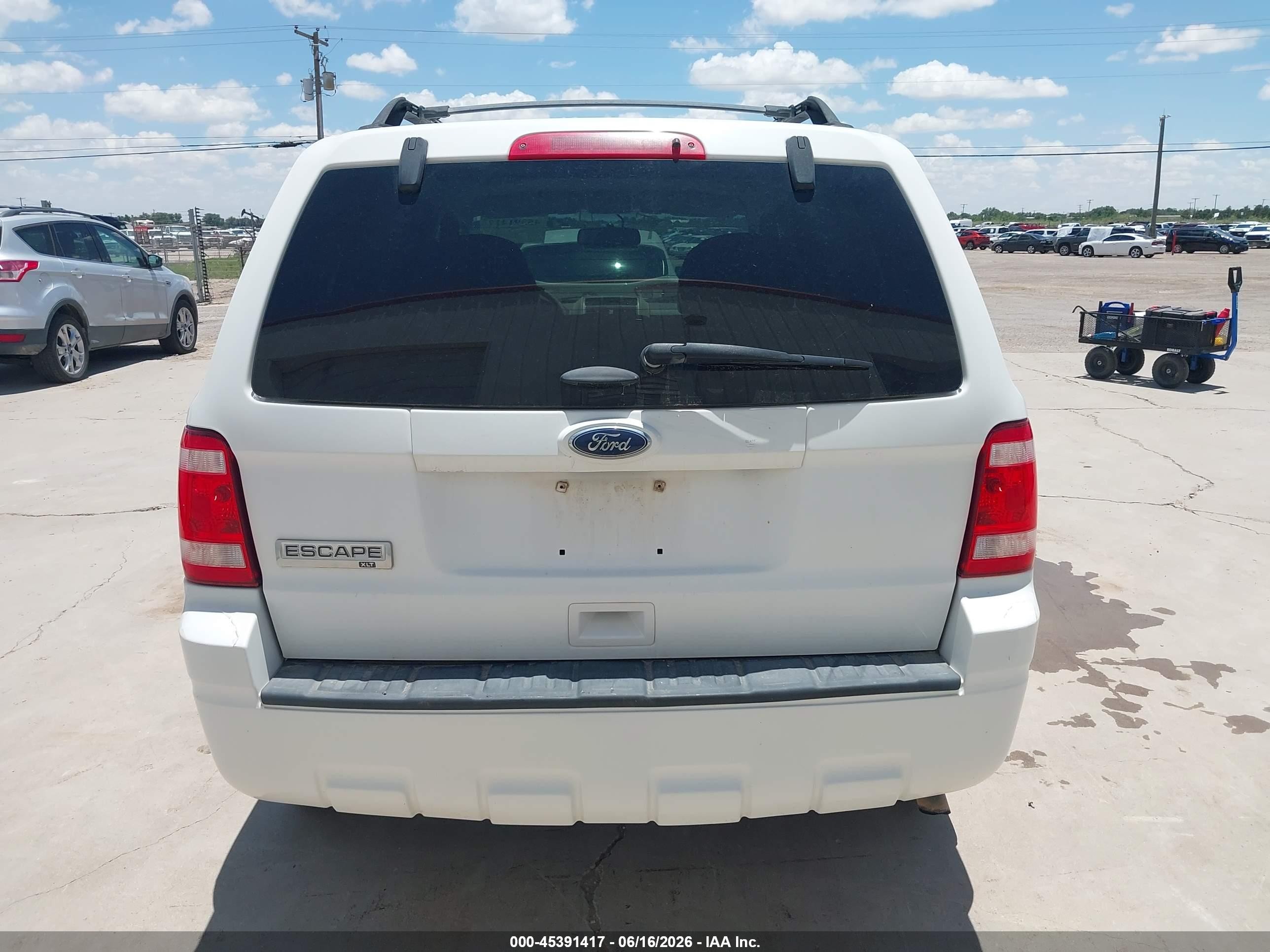 2011 Ford Escape Xlt White vin: 1FMCU9D72BKC39145