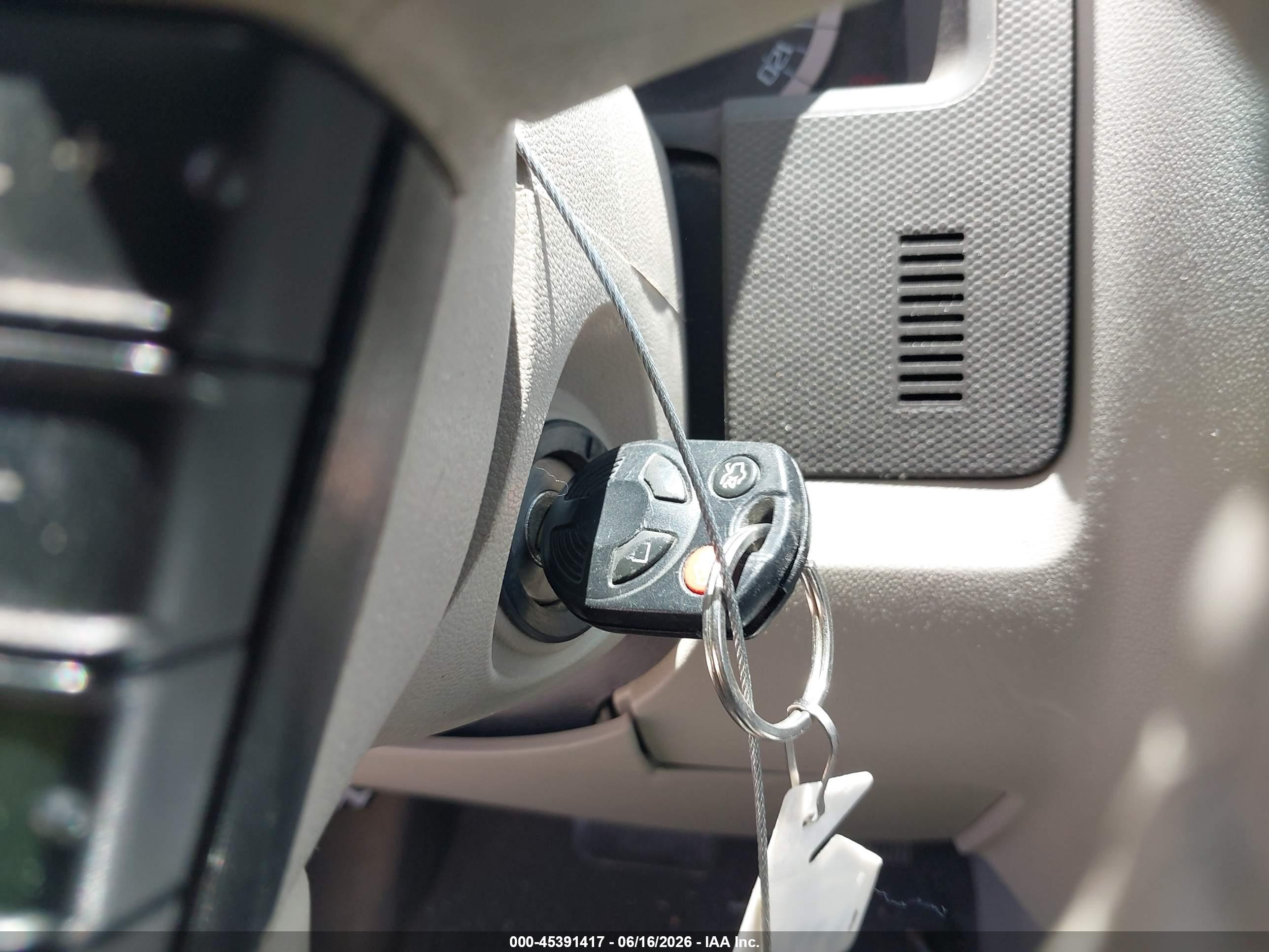 2011 Ford Escape Xlt White vin: 1FMCU9D72BKC39145