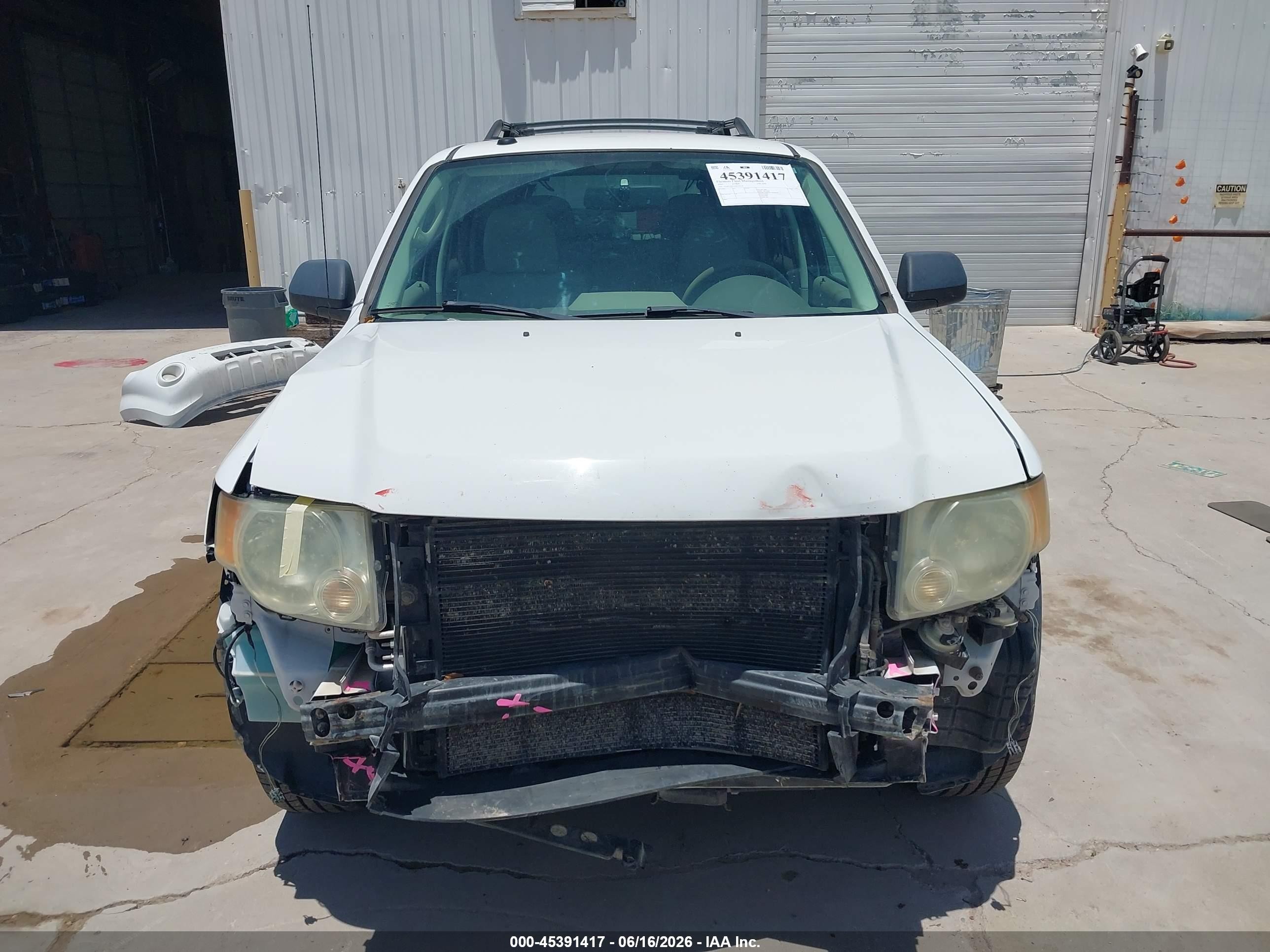 2011 Ford Escape Xlt White vin: 1FMCU9D72BKC39145