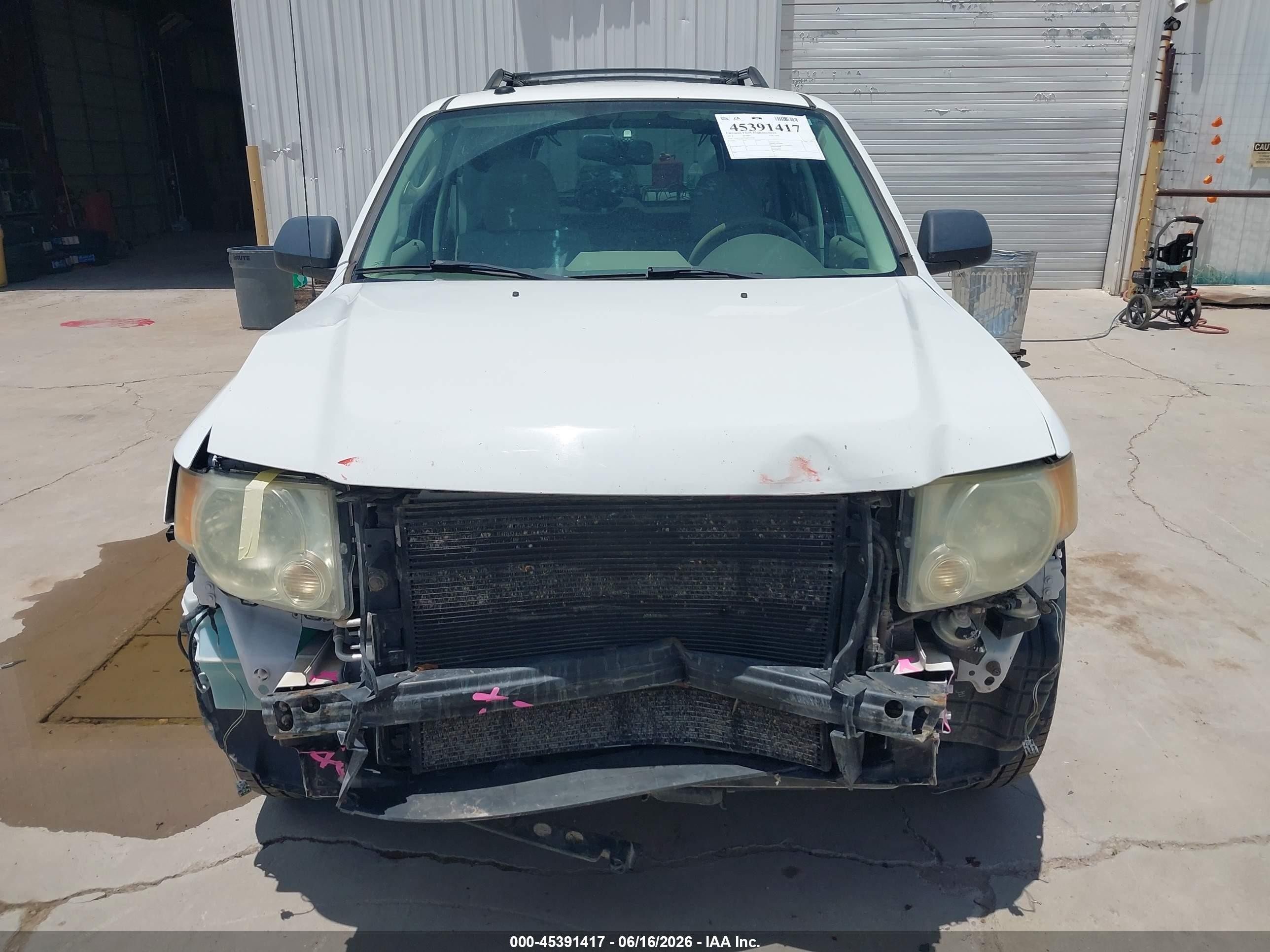 2011 Ford Escape Xlt White vin: 1FMCU9D72BKC39145