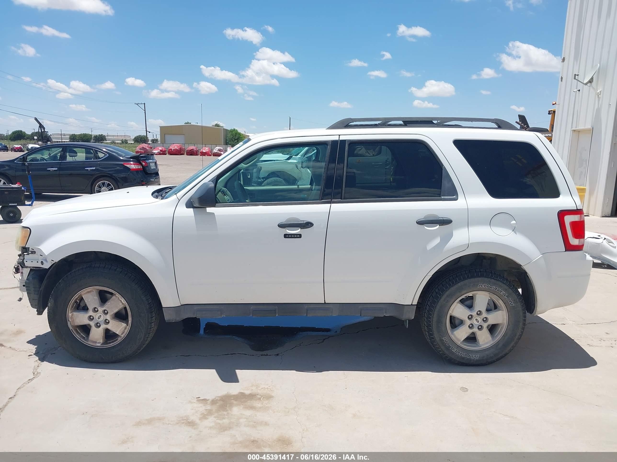 2011 Ford Escape Xlt White vin: 1FMCU9D72BKC39145