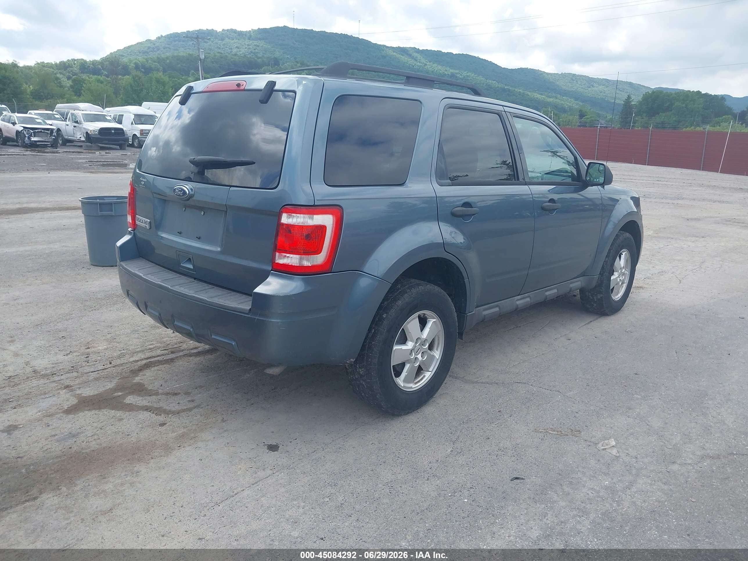 2010 Ford Escape Xlt Синий vin: 1FMCU9D74AKB80047