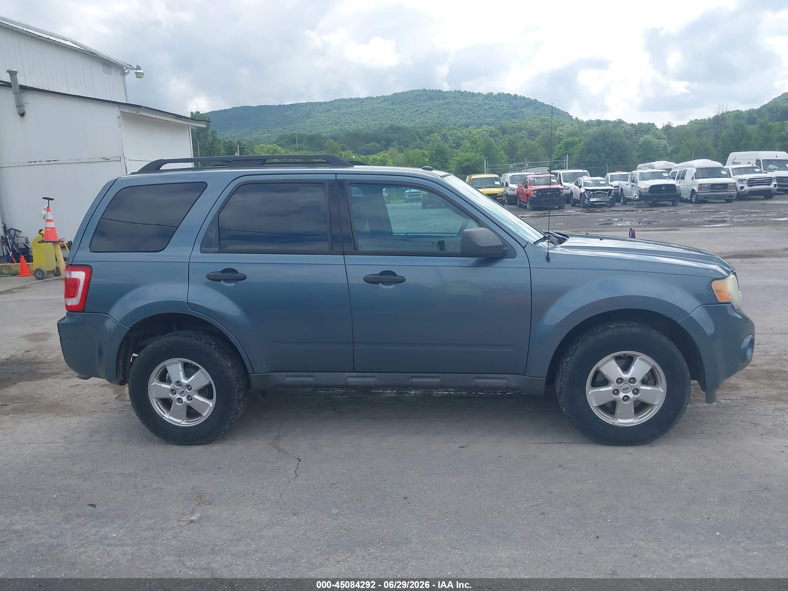 2010 Ford Escape Xlt Синий vin: 1FMCU9D74AKB80047