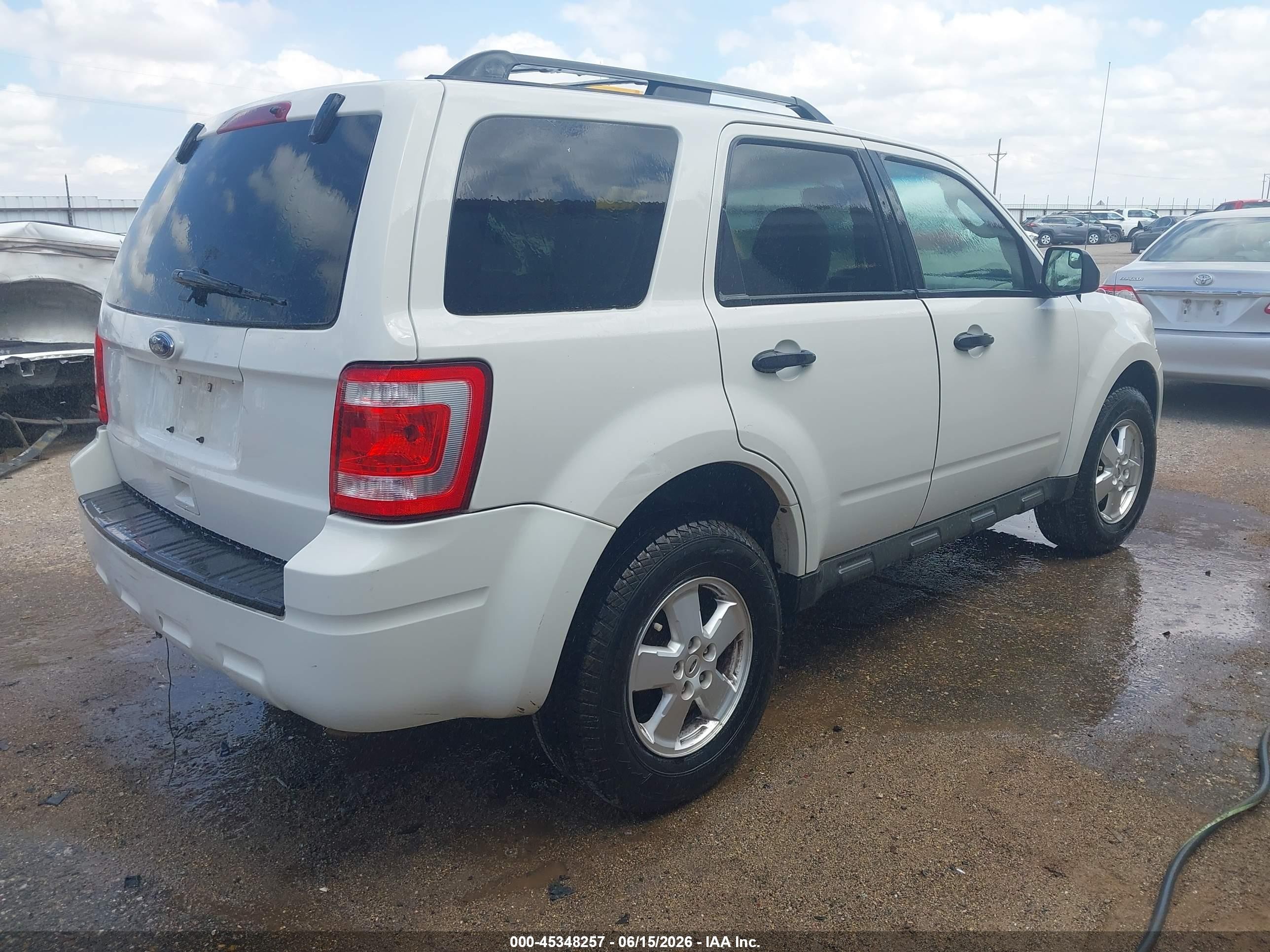 2011 Ford Escape Xlt White vin: 1FMCU9D74BKA55972